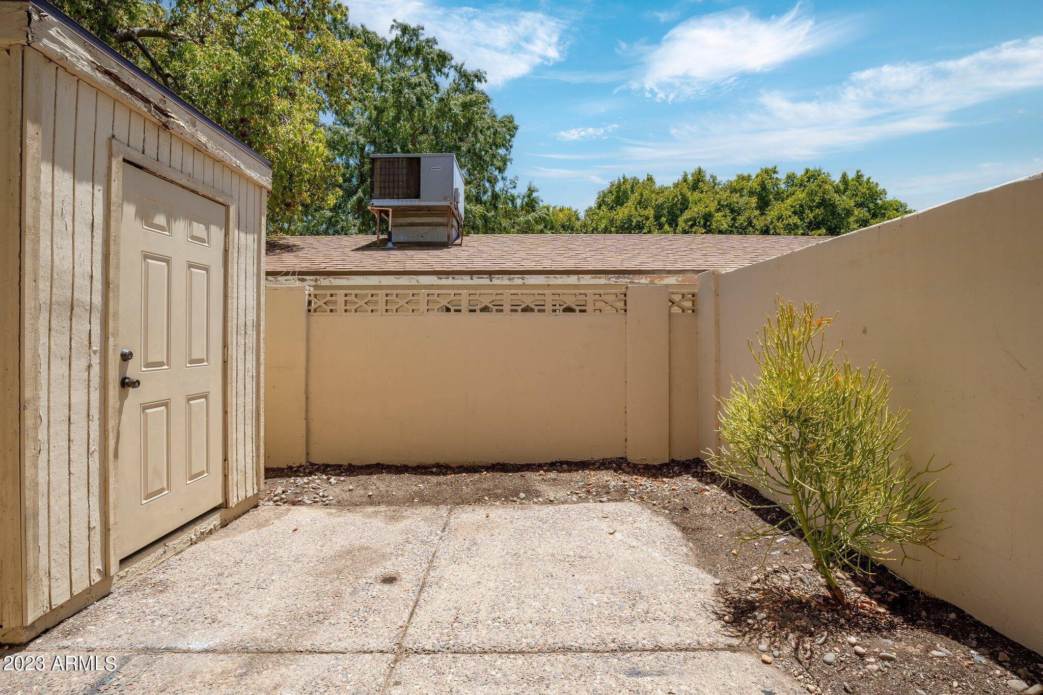 1017 E MARYLAND Avenue Unit: 119