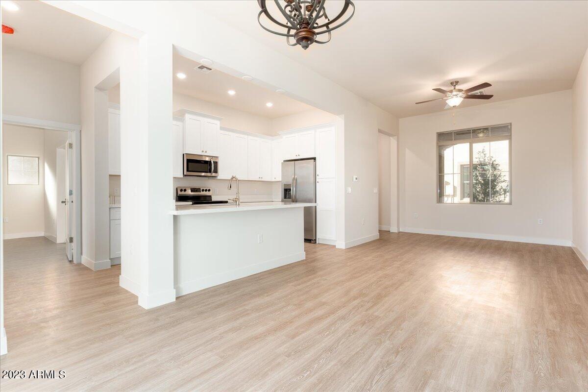 1500 E WAHALLA Lane Unit: W4