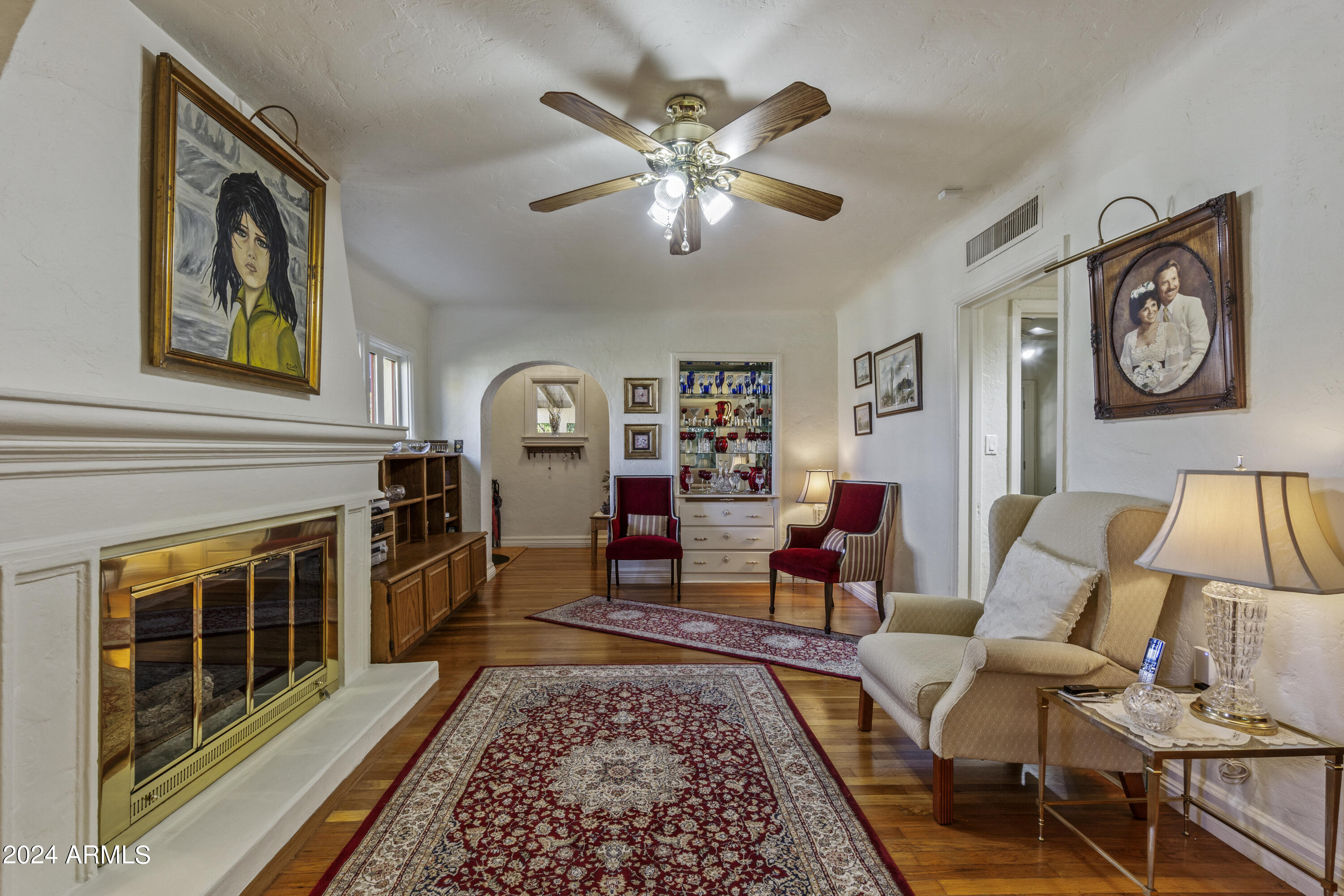 325 W ENCANTO Boulevard