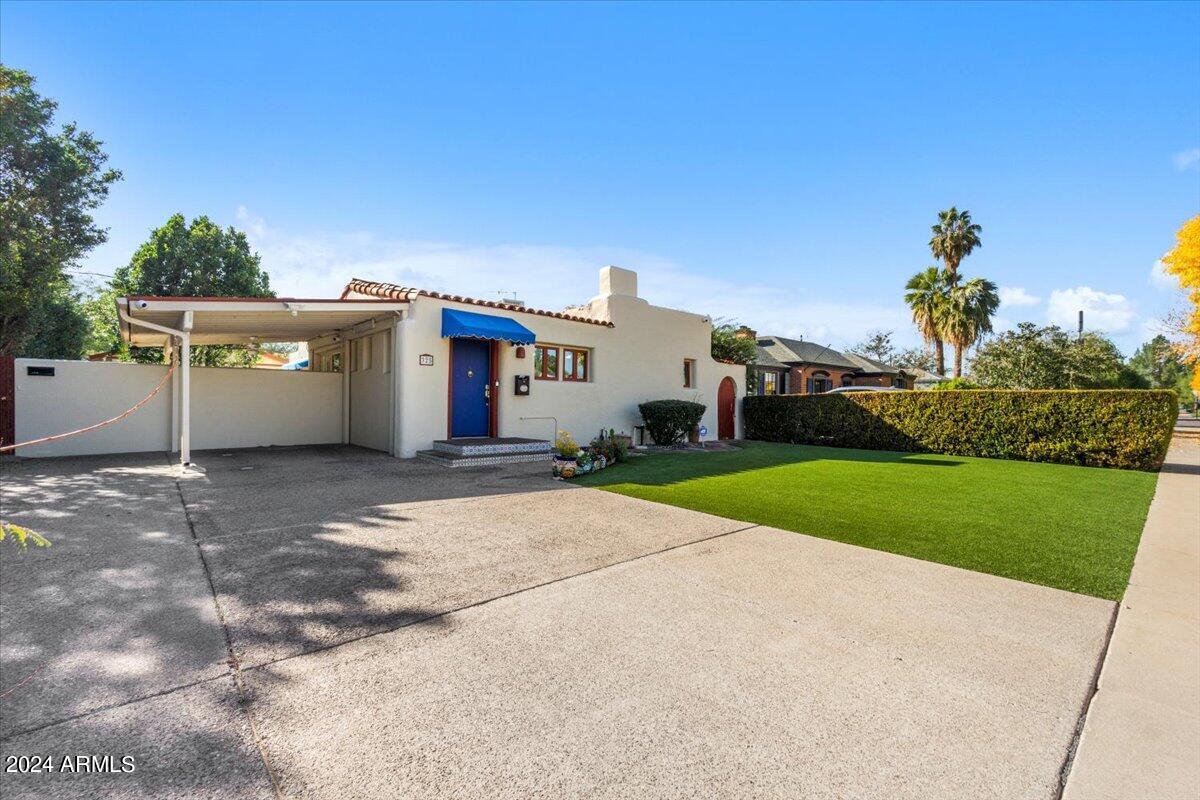 325 W ENCANTO Boulevard