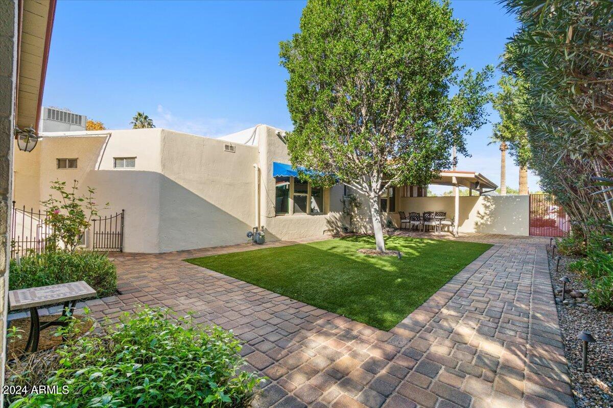 325 W ENCANTO Boulevard