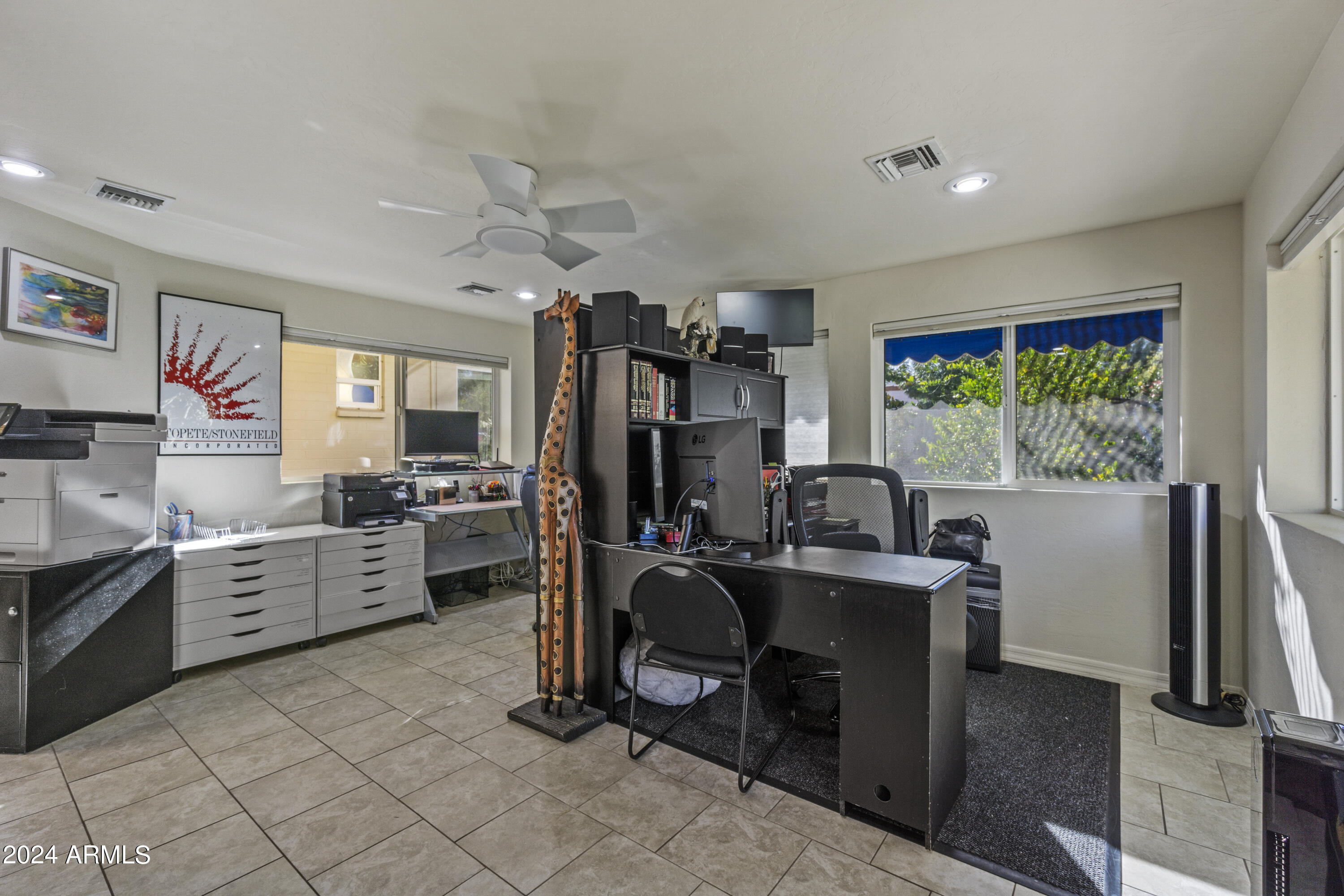 325 W ENCANTO Boulevard