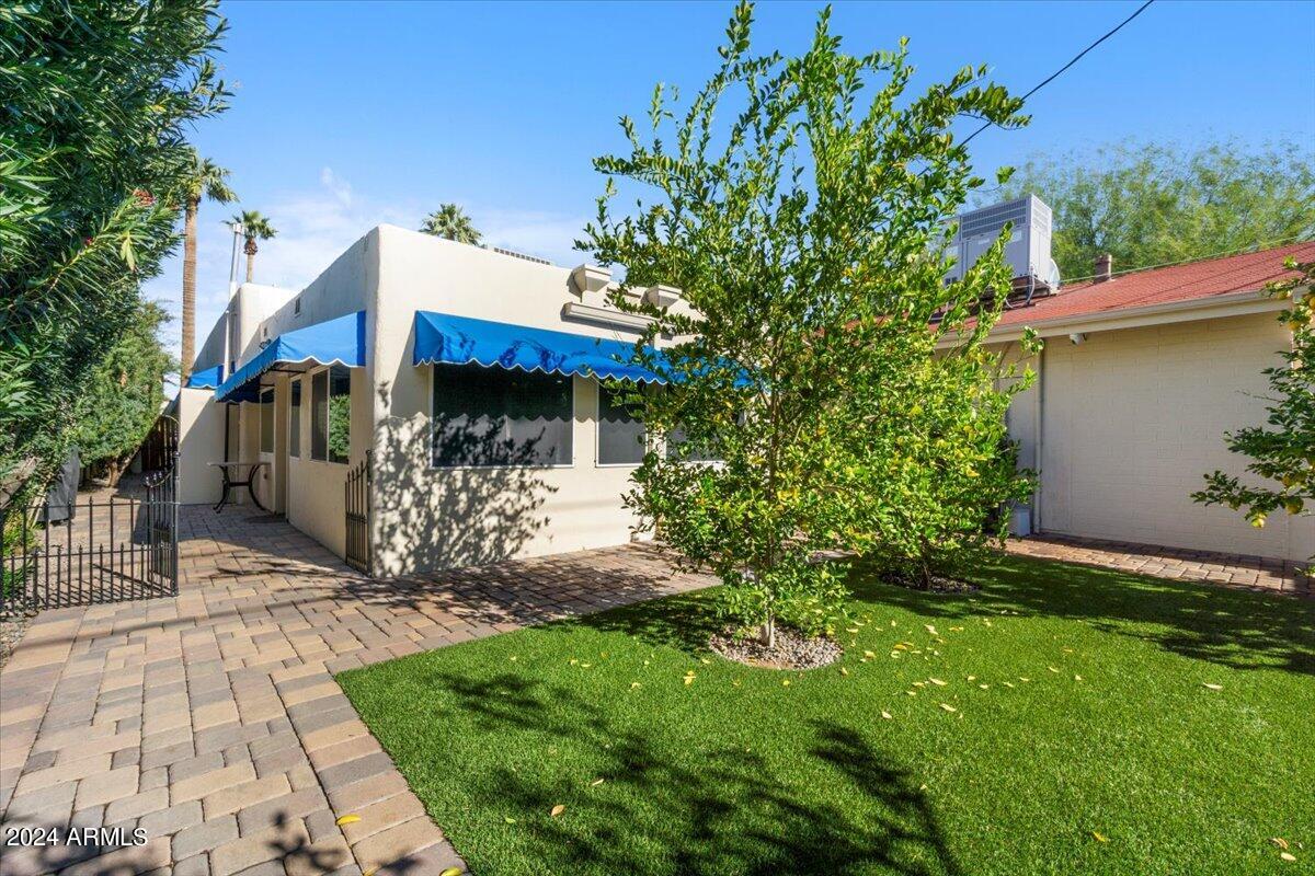325 W ENCANTO Boulevard