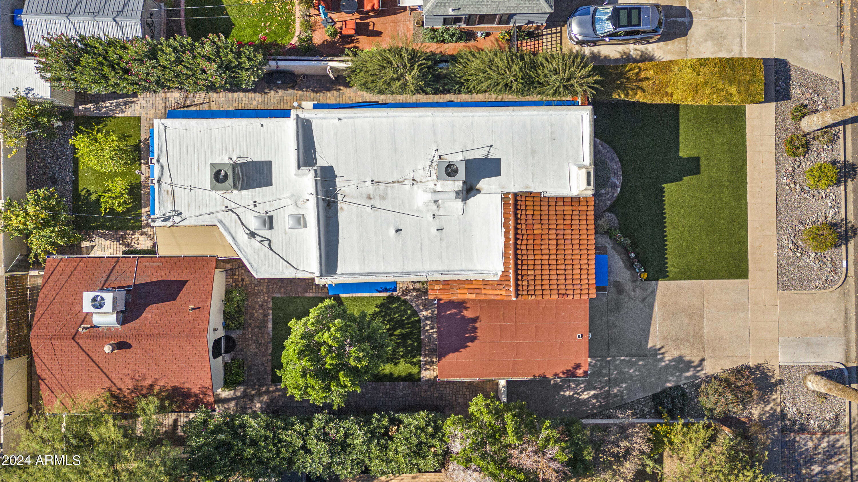 325 W ENCANTO Boulevard