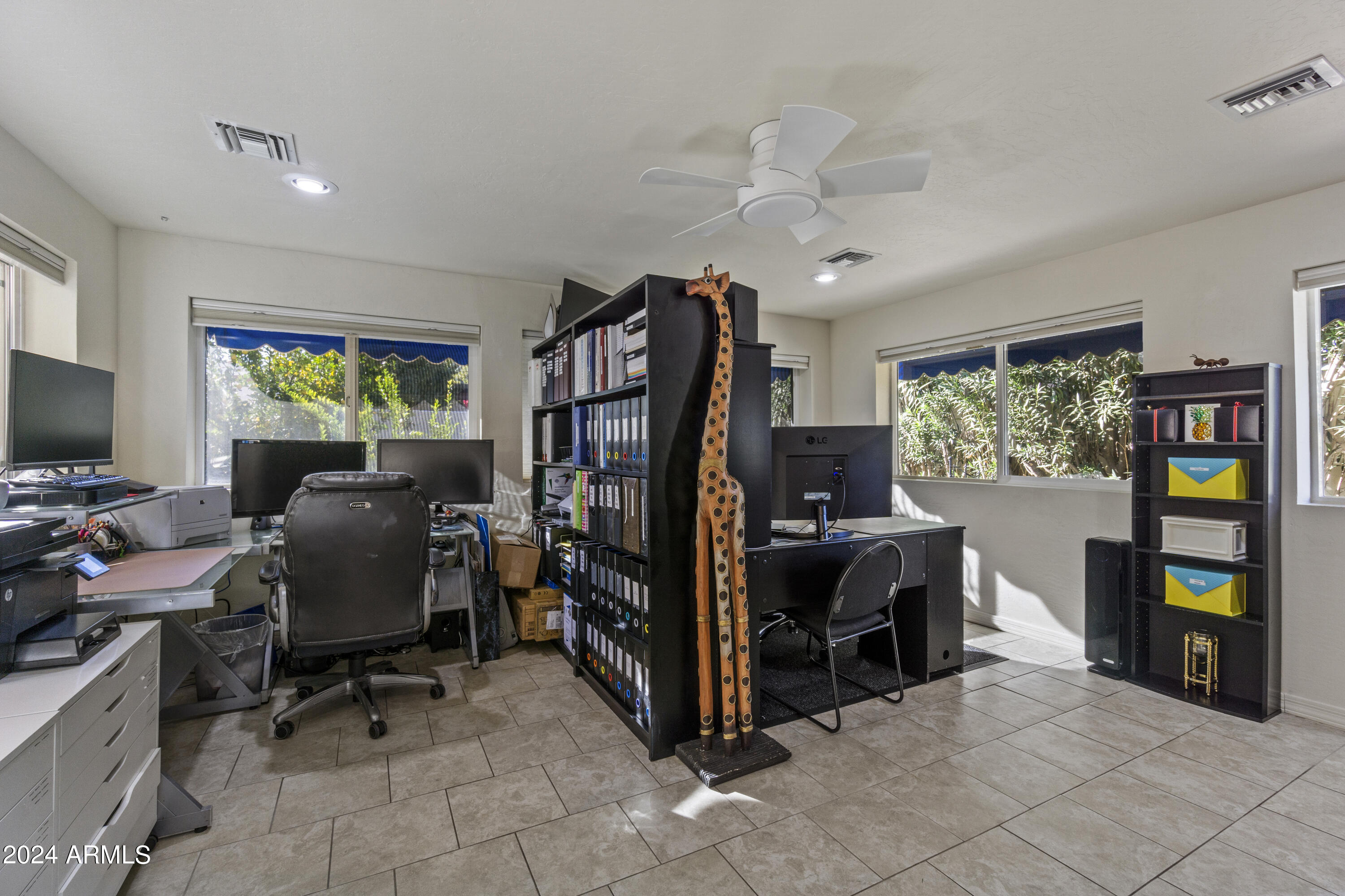 325 W ENCANTO Boulevard