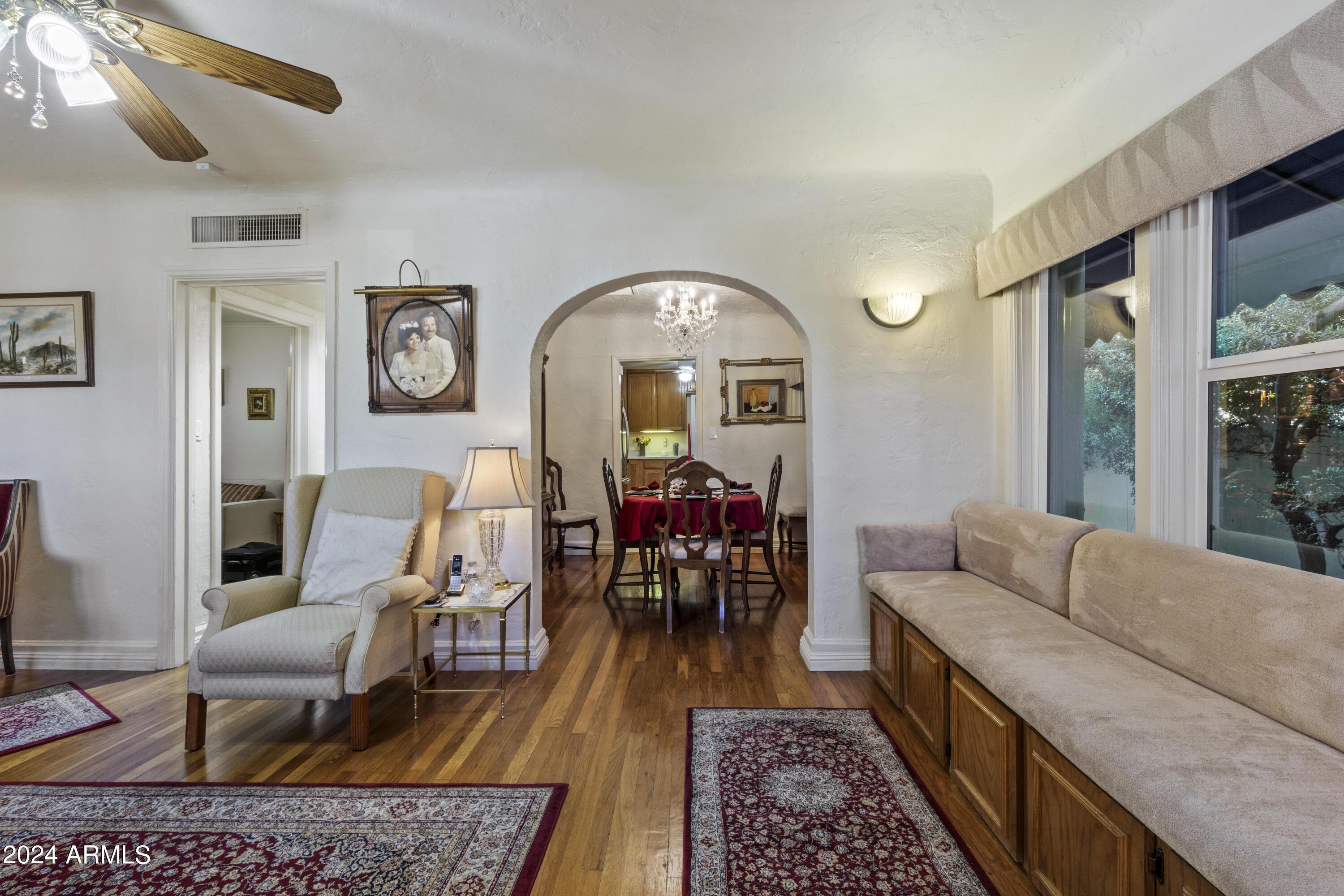 325 W ENCANTO Boulevard