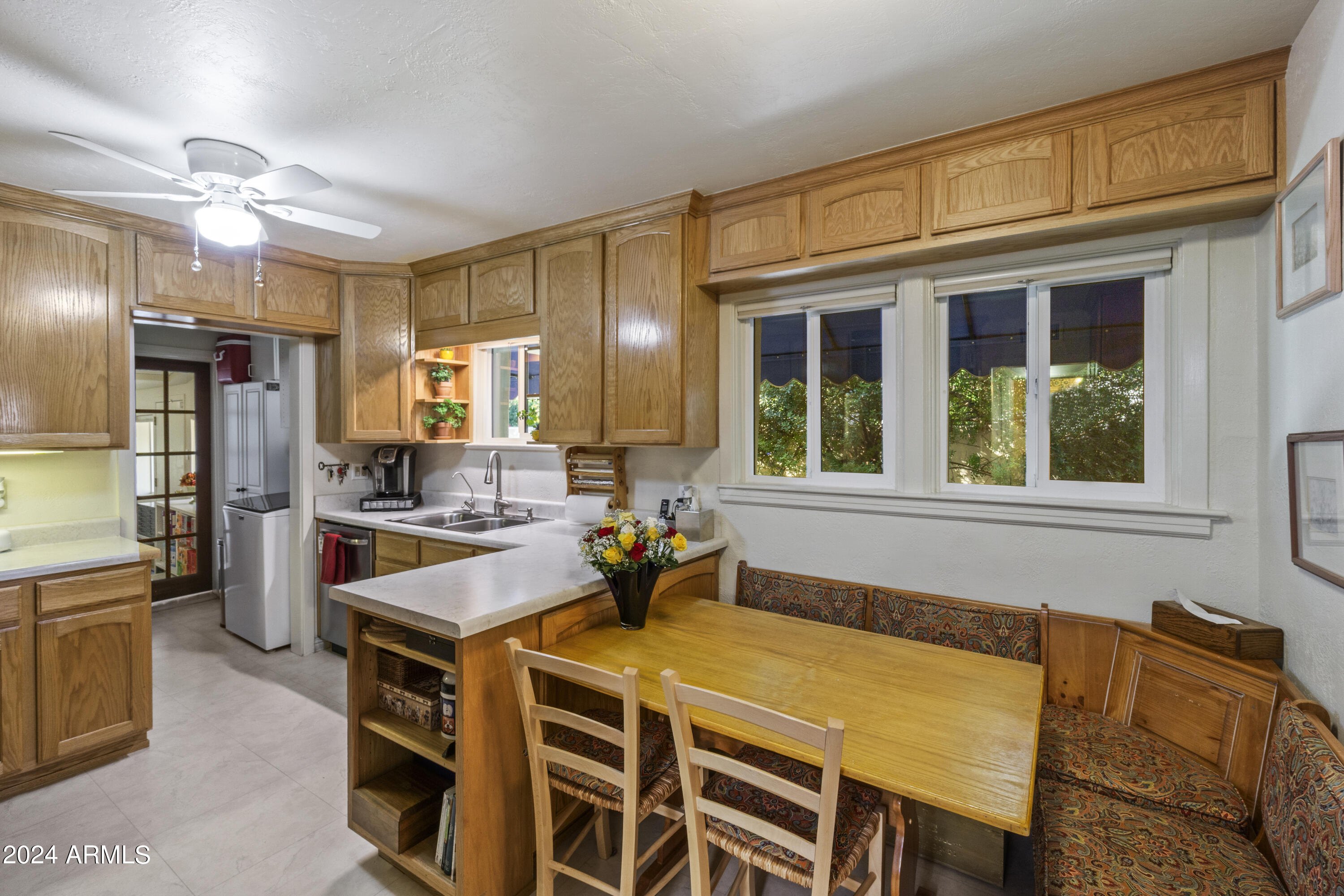 325 W ENCANTO Boulevard