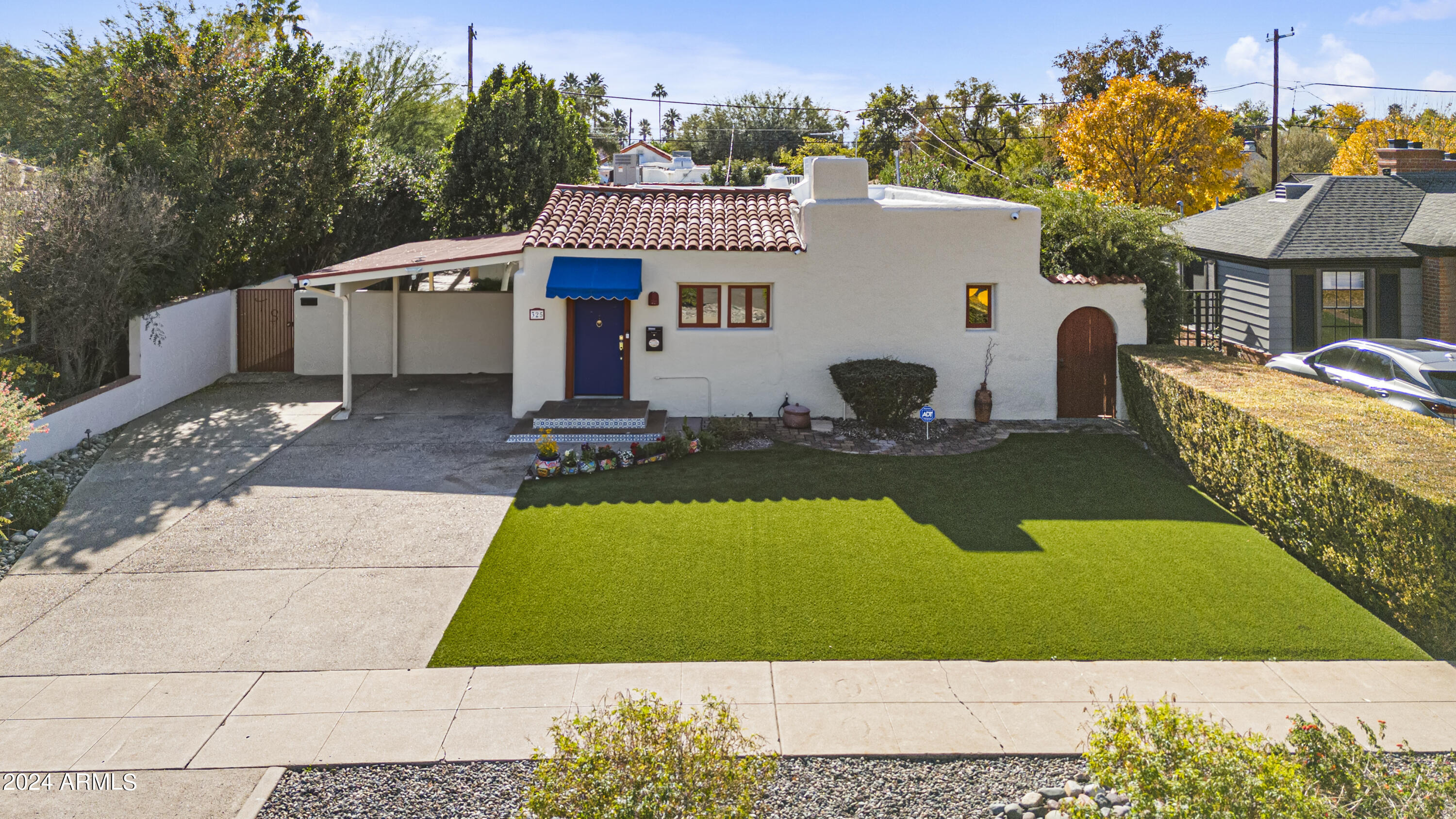 325 W ENCANTO Boulevard