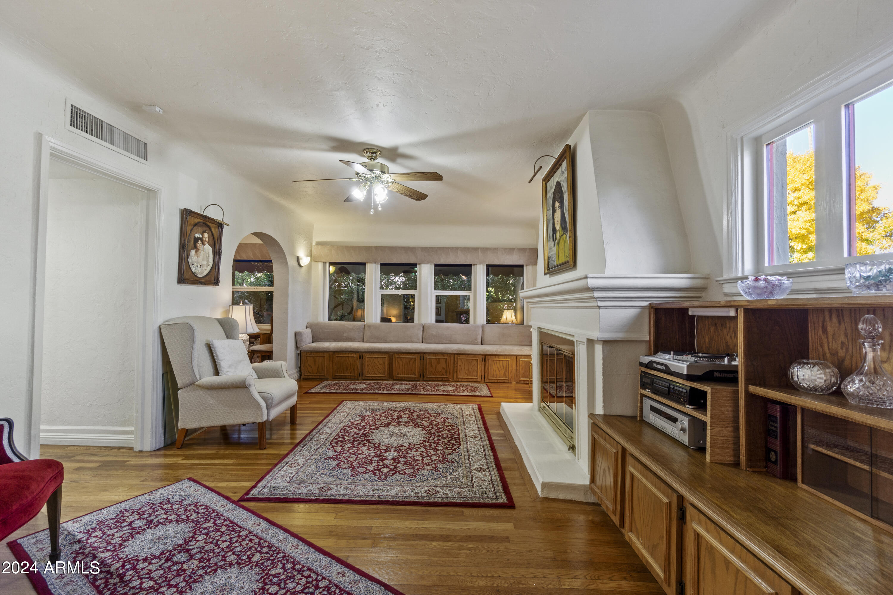325 W ENCANTO Boulevard