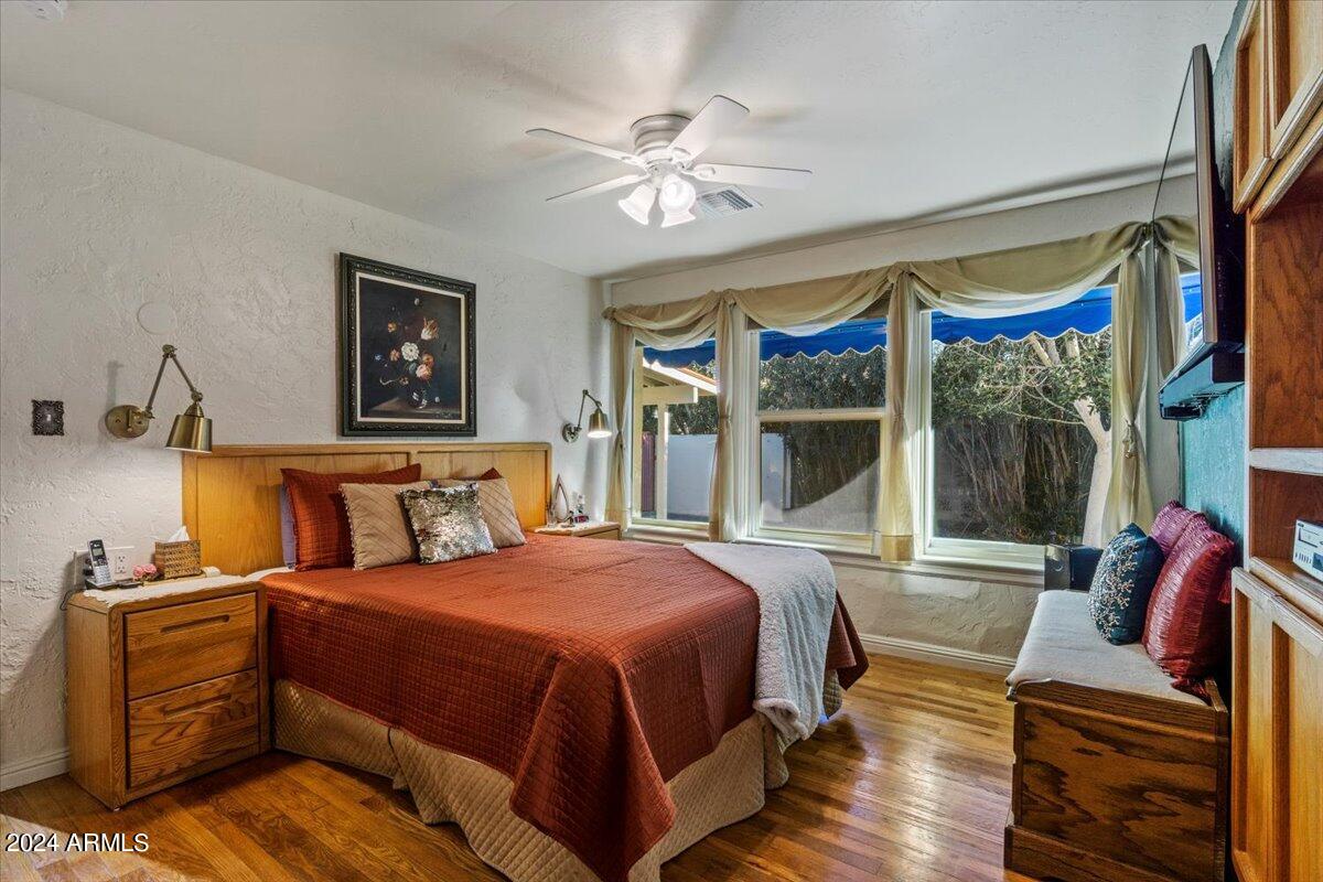 325 W ENCANTO Boulevard