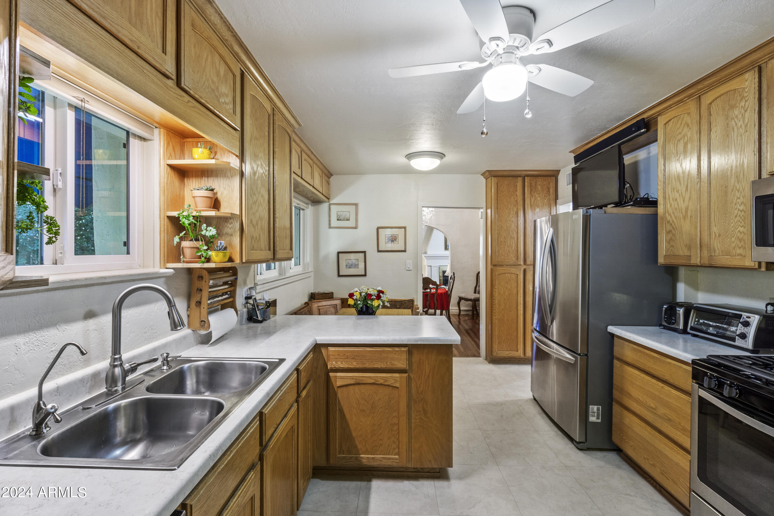 325 W ENCANTO Boulevard