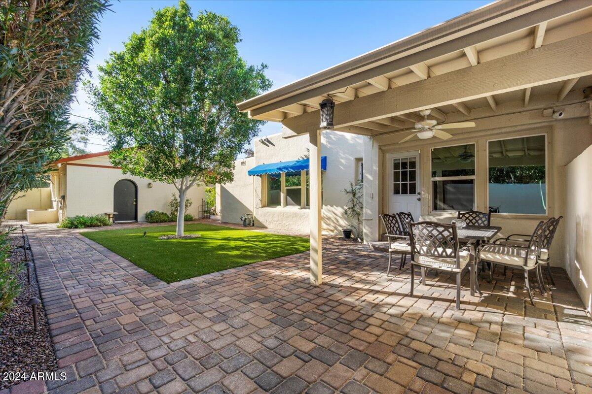 325 W ENCANTO Boulevard