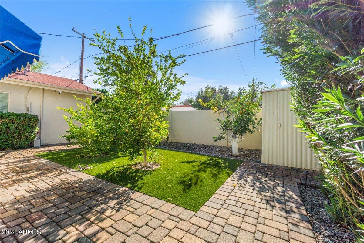 325 W ENCANTO Boulevard