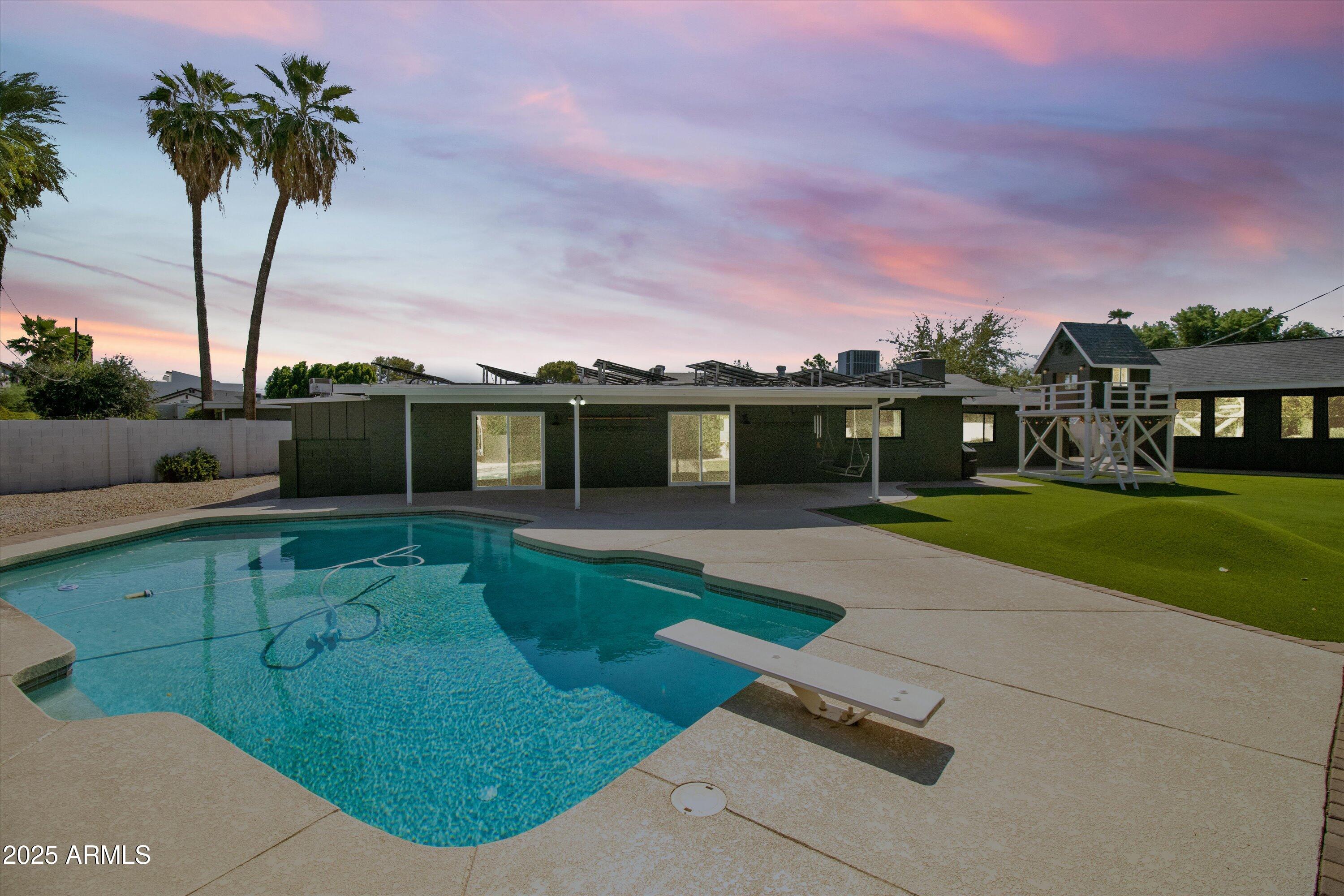 1458 E TUCKEY Lane