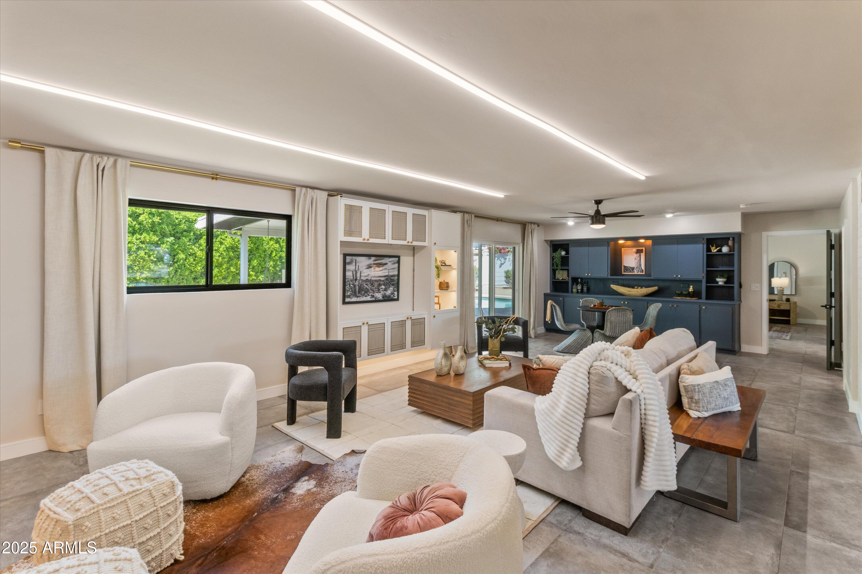 1458 E TUCKEY Lane