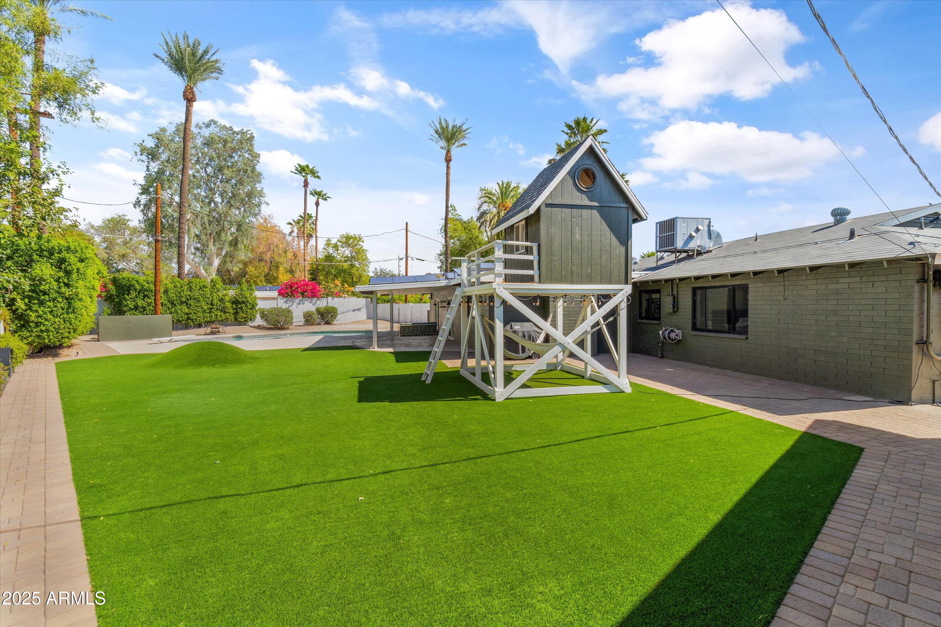 1458 E TUCKEY Lane