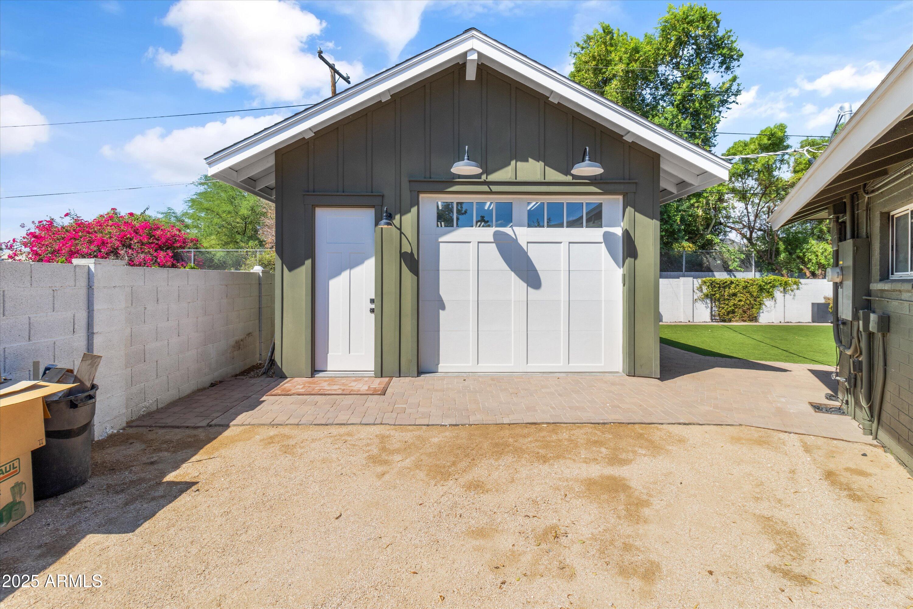1458 E TUCKEY Lane