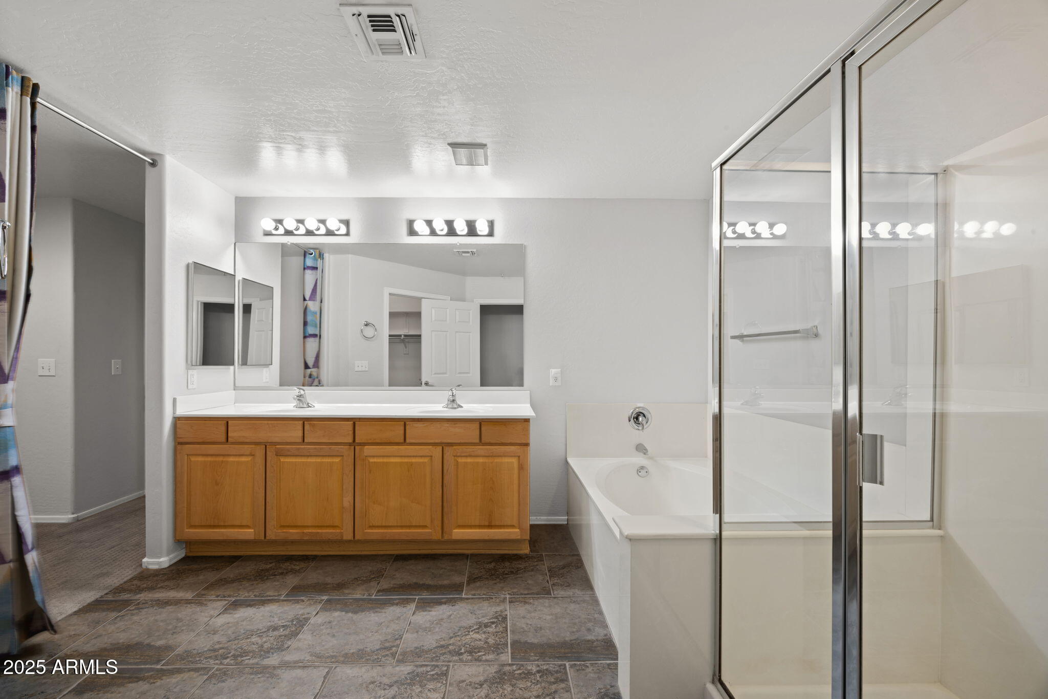 19700 N 76TH Street, 1040