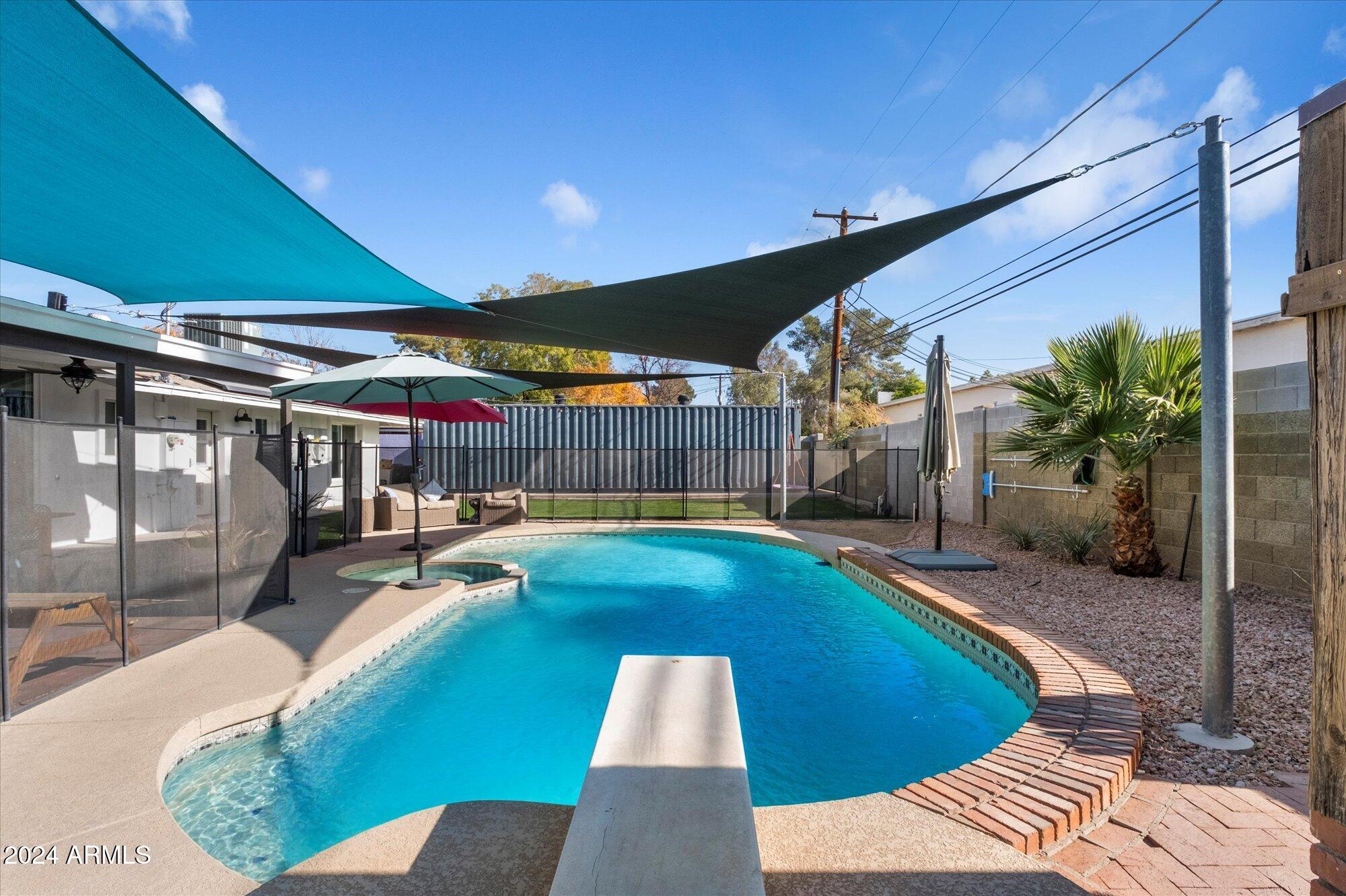 4015 E CATALINA Drive