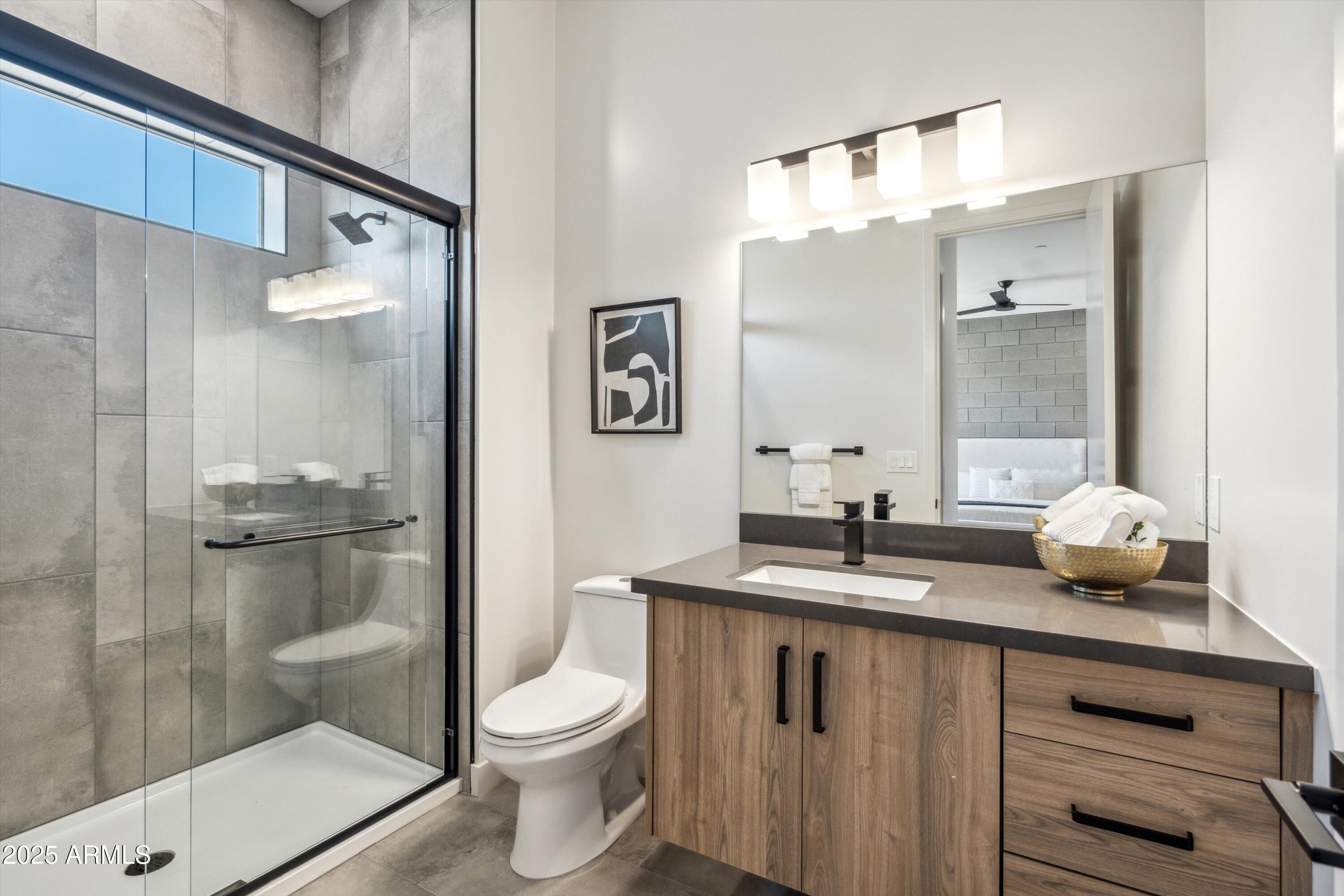 377 E WINDSOR Avenue 6