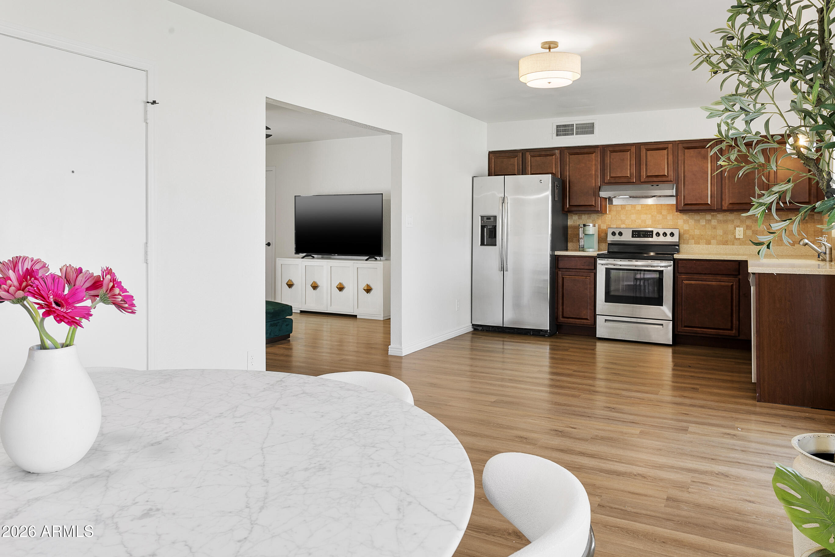 2322 E JUANITA Avenue