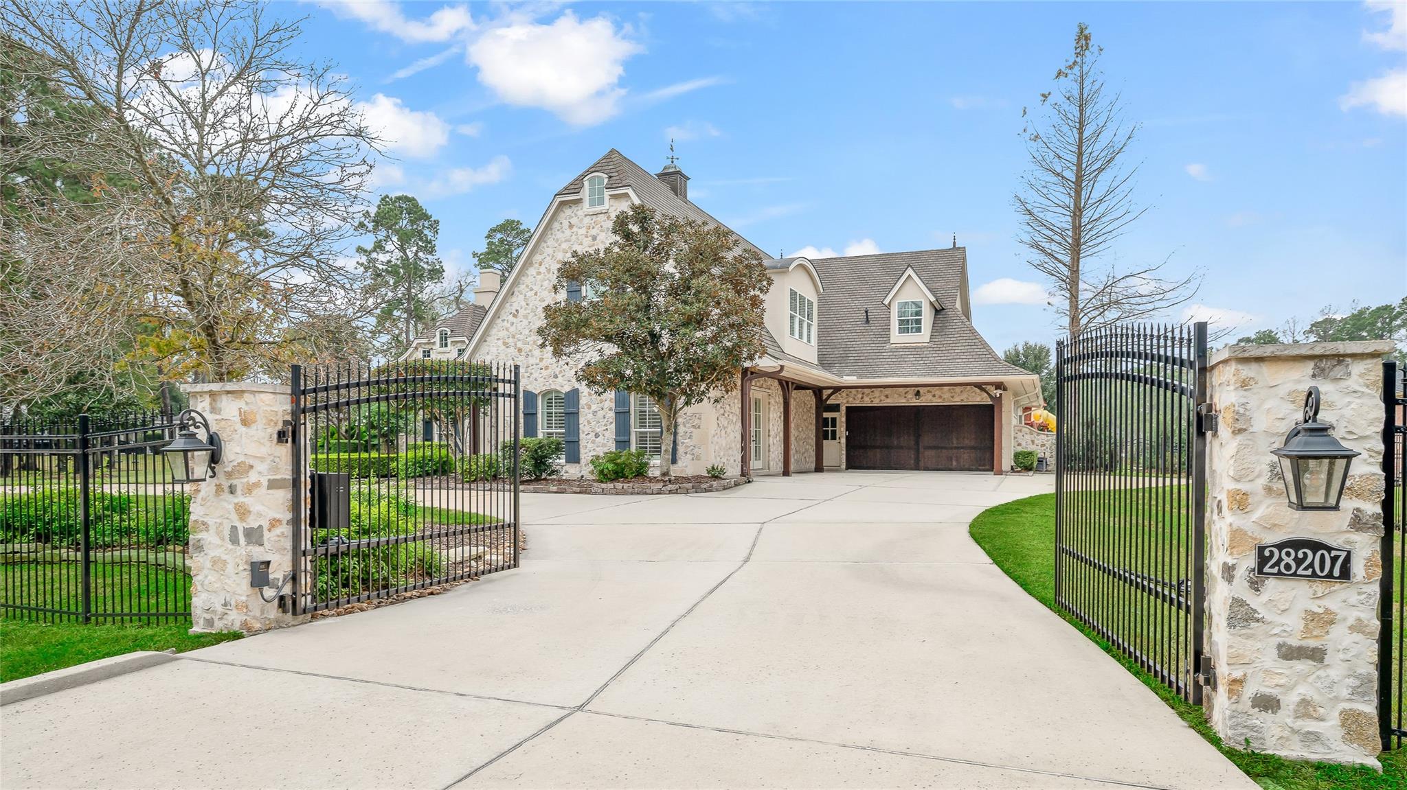 28207 E Benders Landing Boulevard