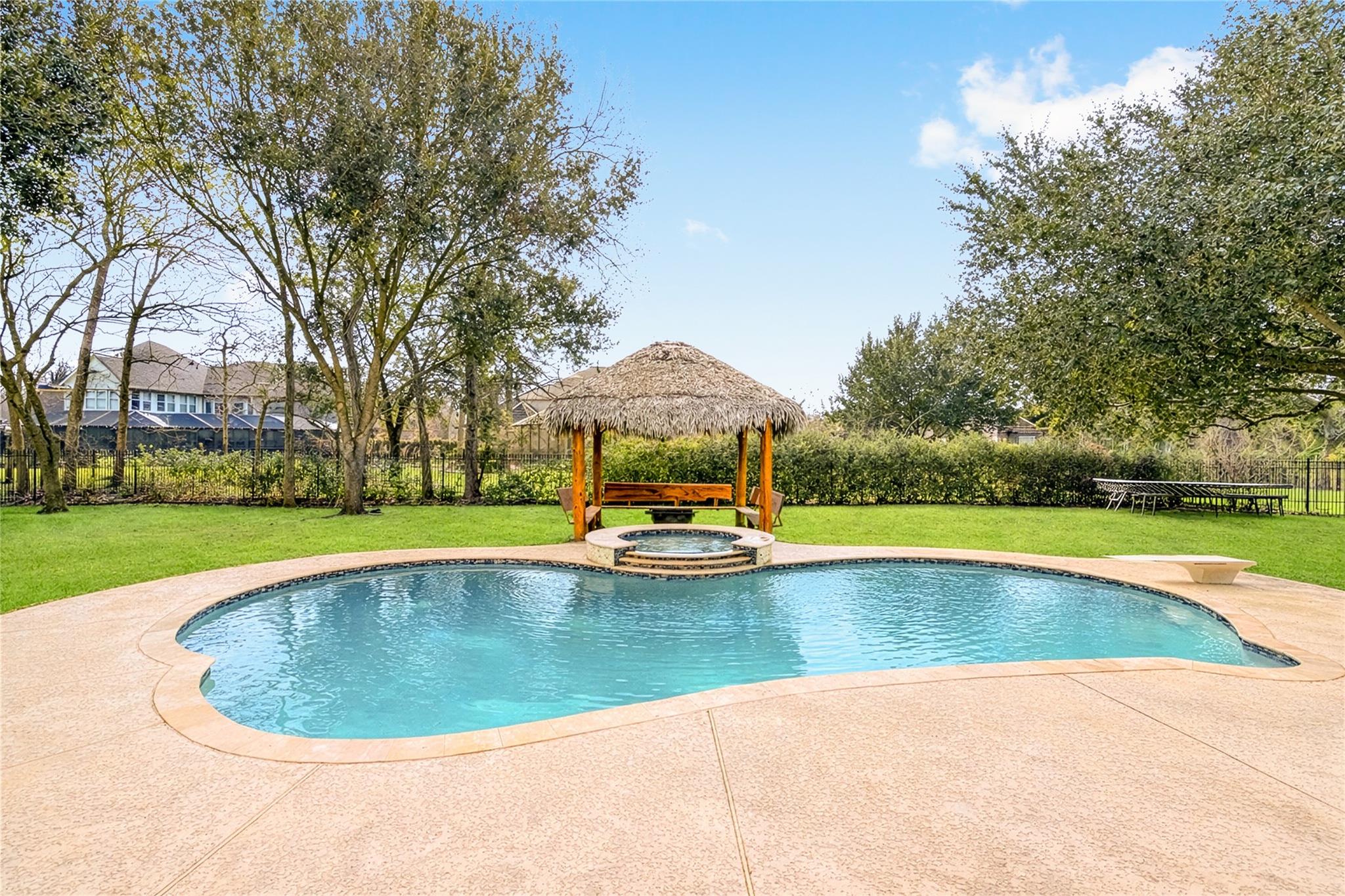 2111 N Shadow Grove Ln