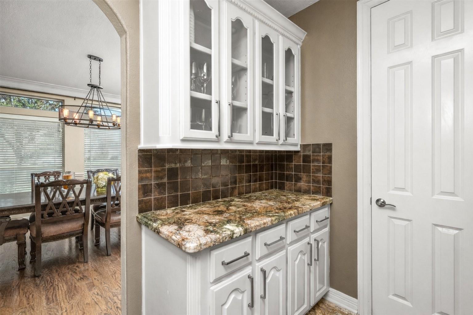 2111 N Shadow Grove Ln