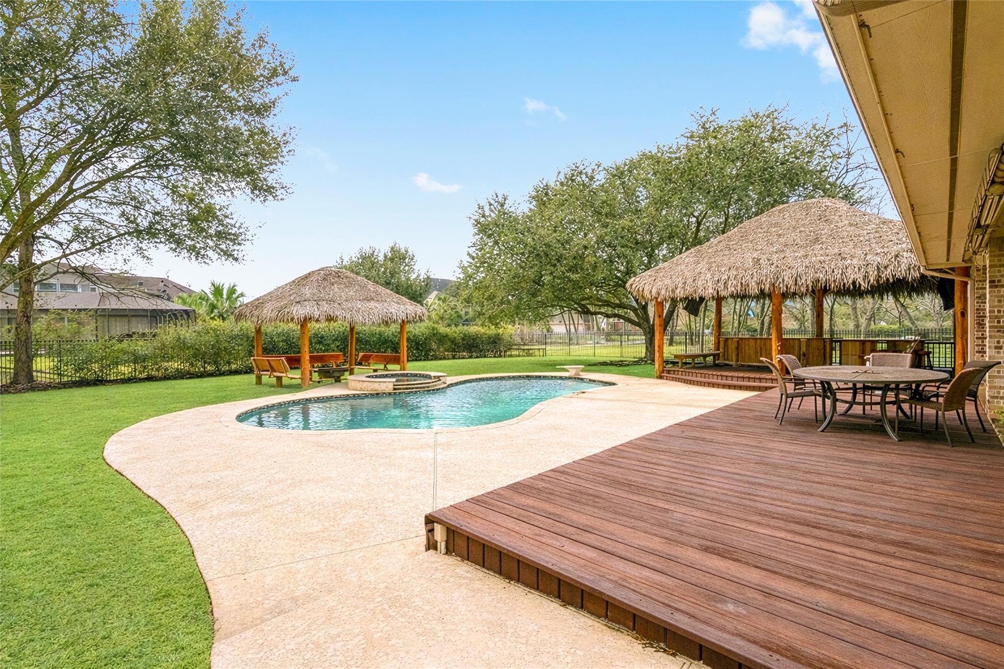 2111 N Shadow Grove Ln