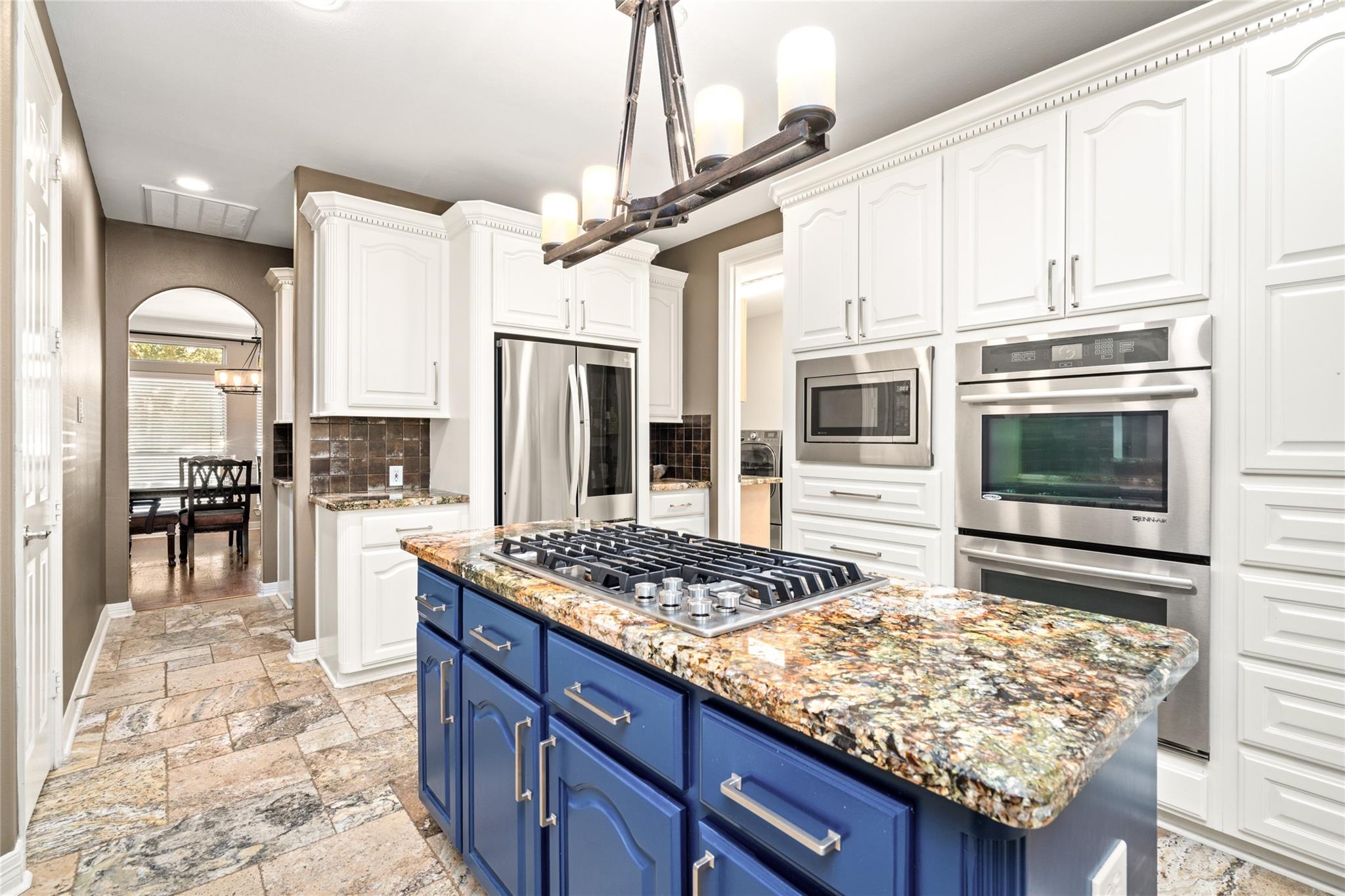 2111 N Shadow Grove Ln