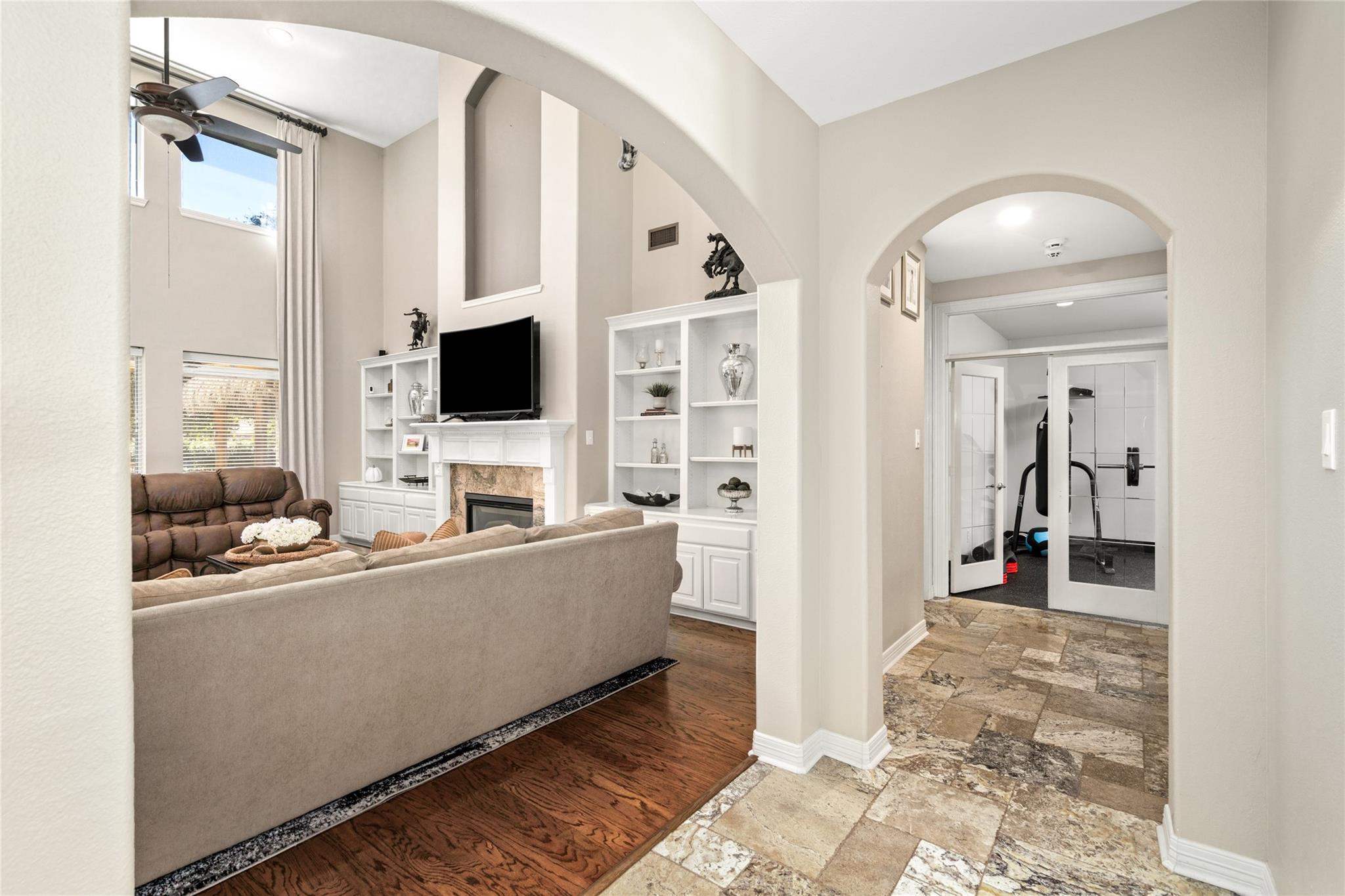 2111 N Shadow Grove Ln