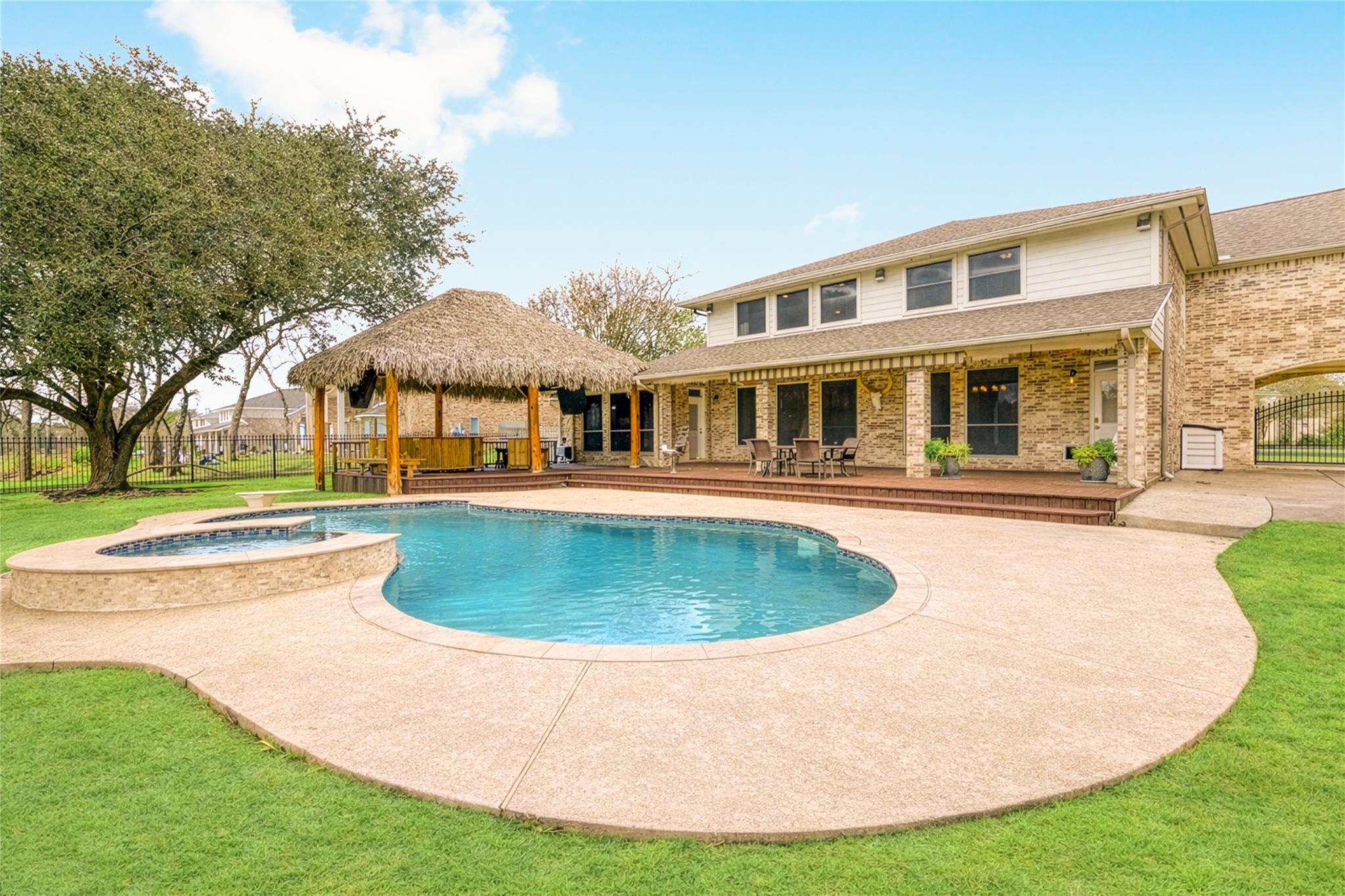 2111 N Shadow Grove Ln