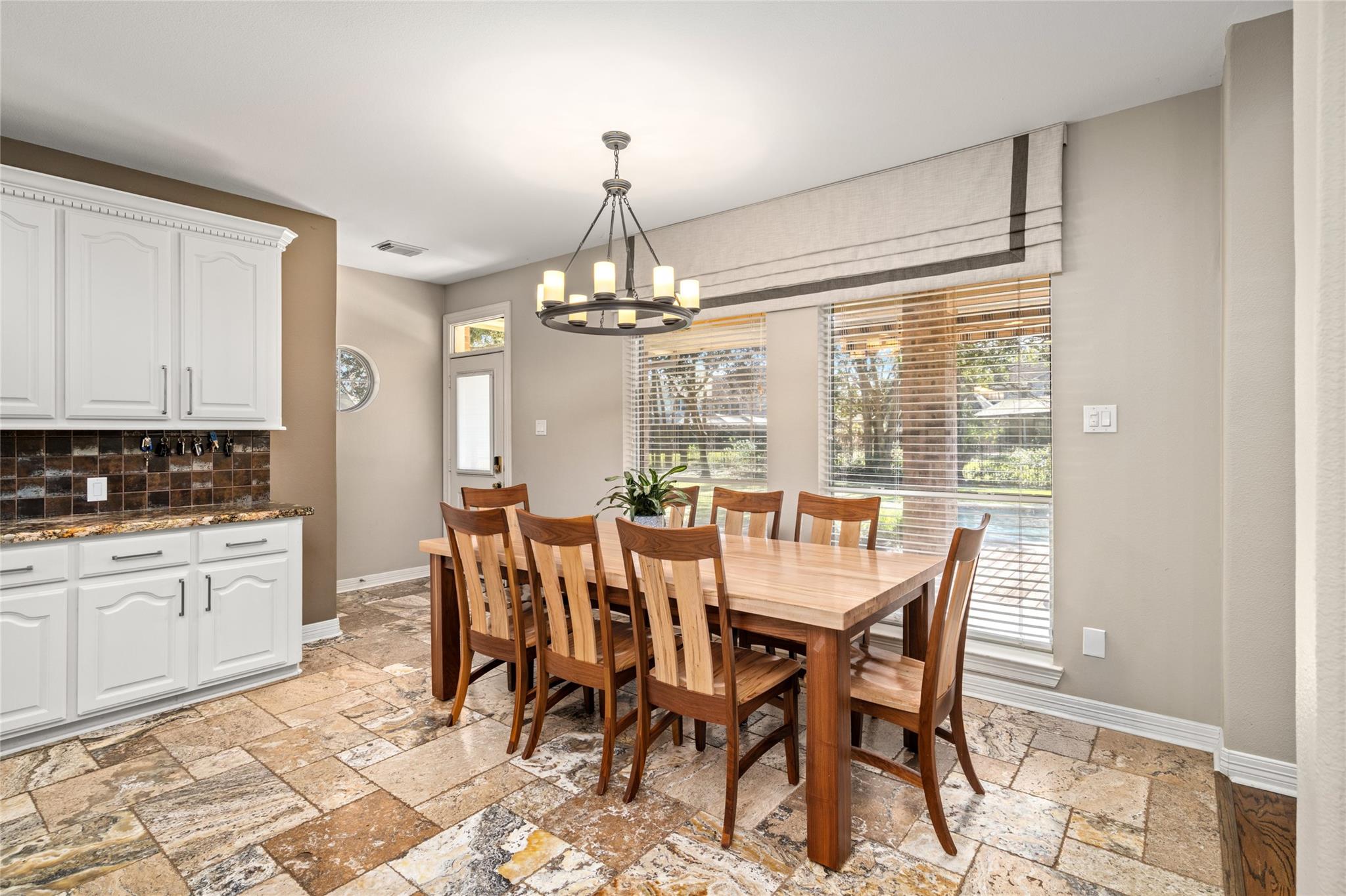 2111 N Shadow Grove Ln