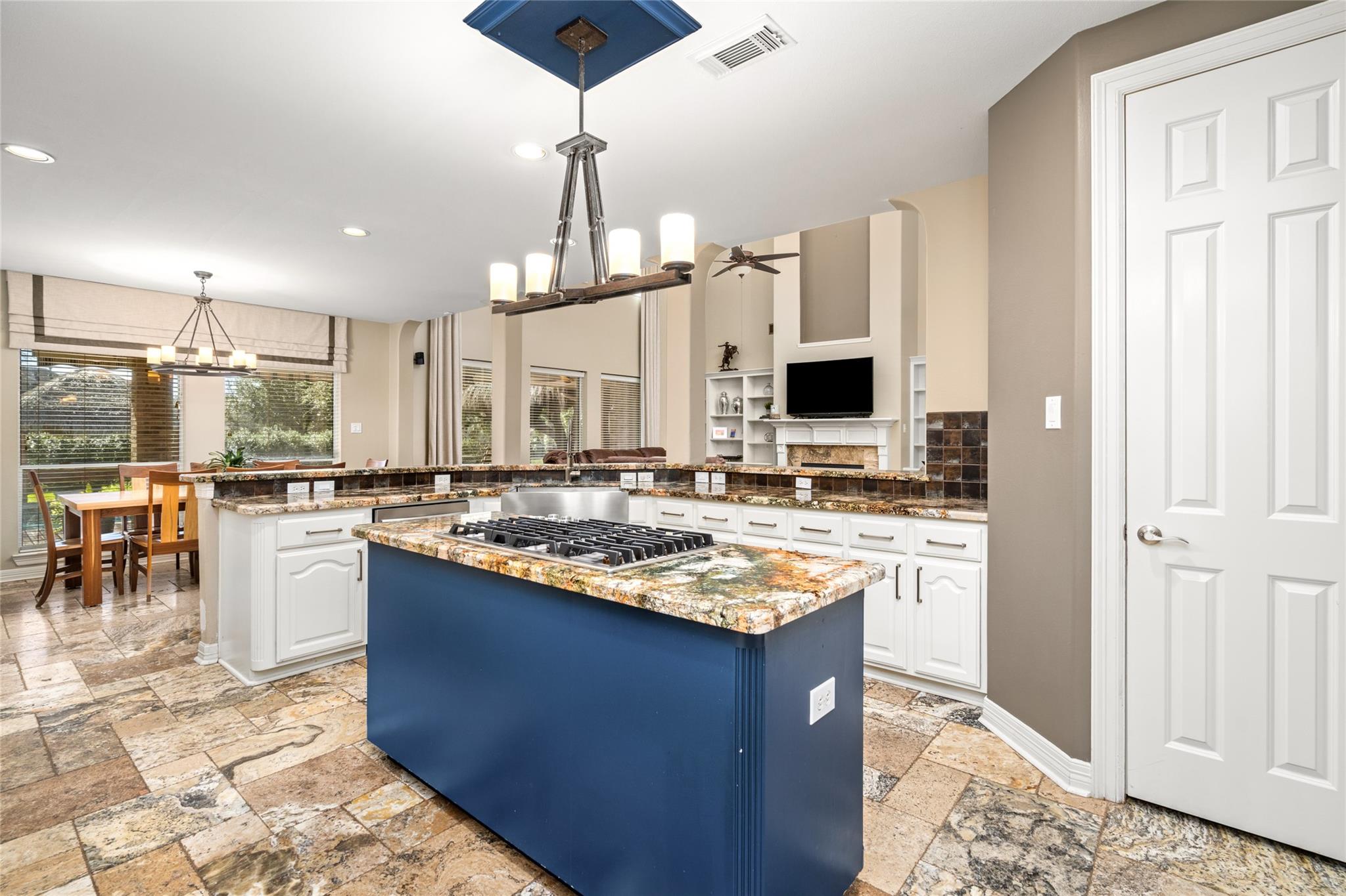 2111 N Shadow Grove Ln