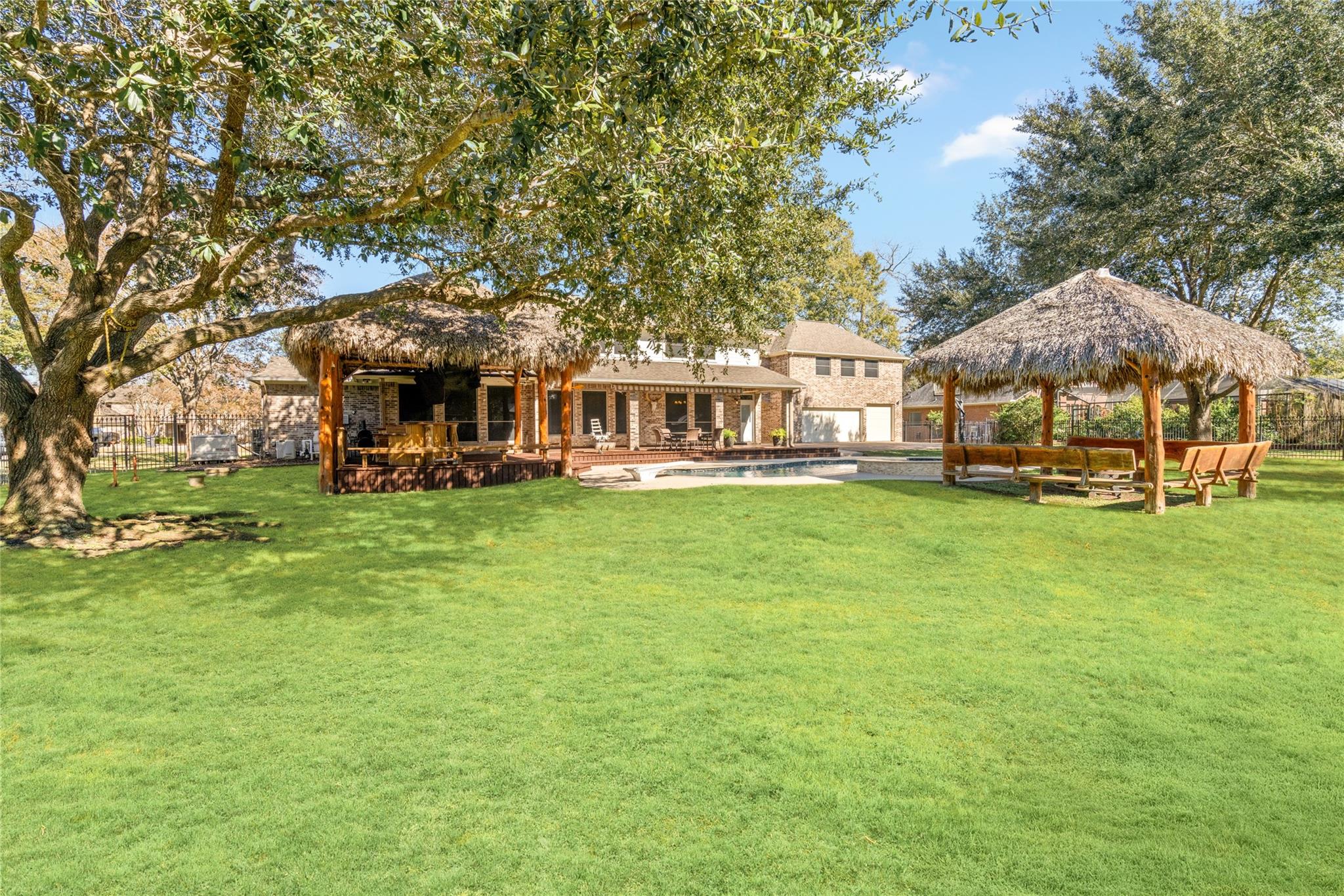 2111 N Shadow Grove Ln