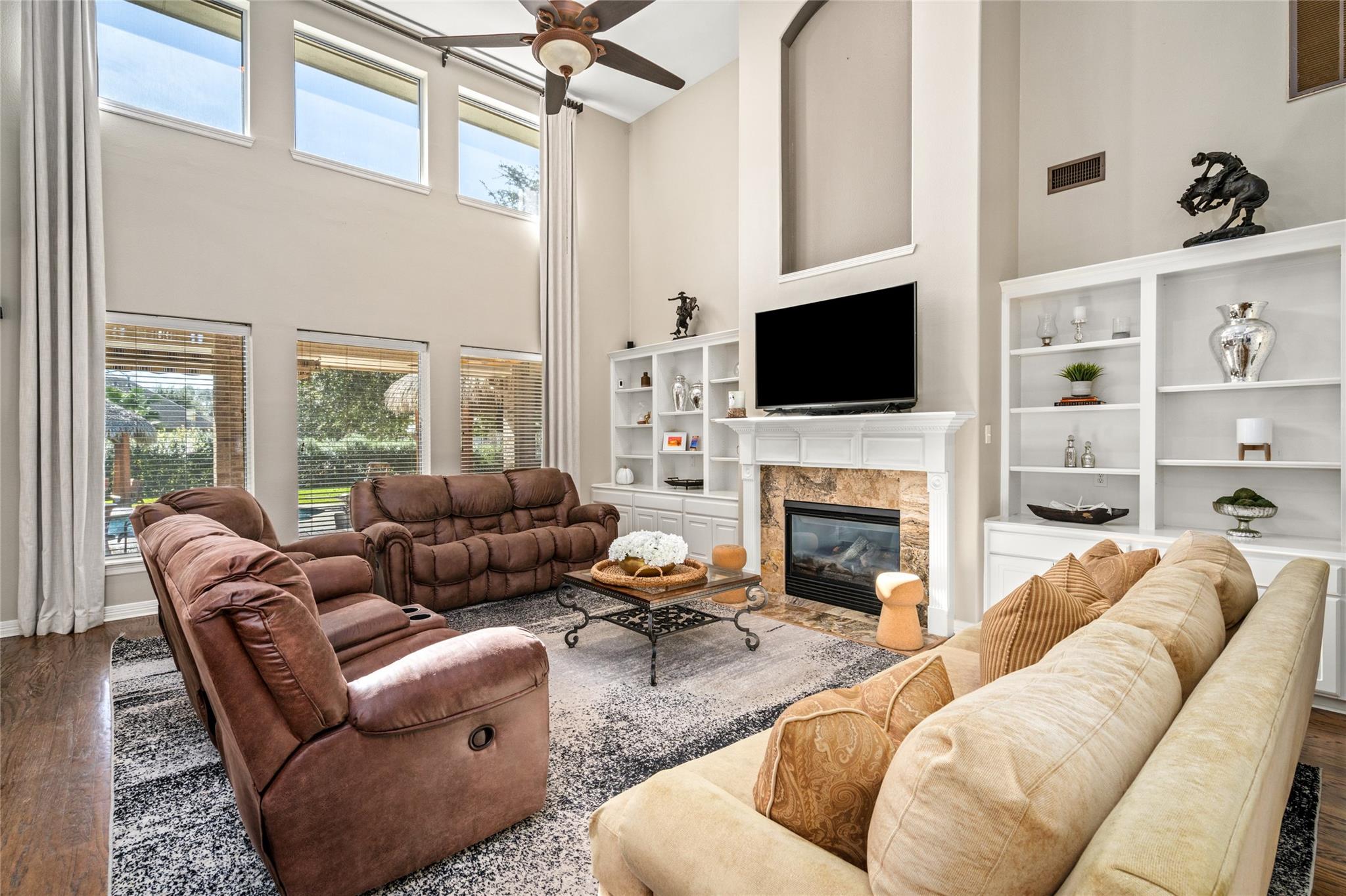 2111 N Shadow Grove Ln