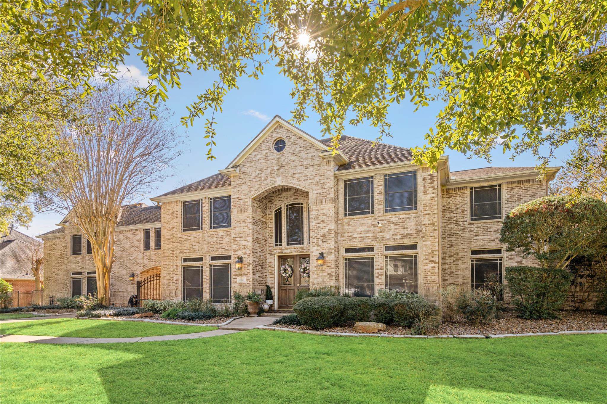 2111 N Shadow Grove Ln