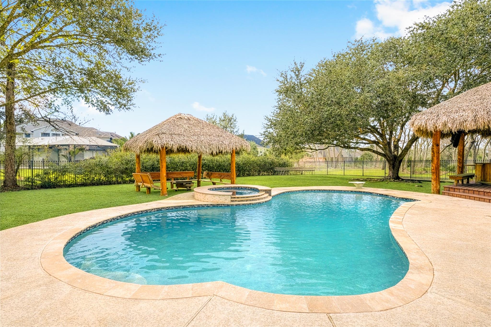 2111 N Shadow Grove Ln