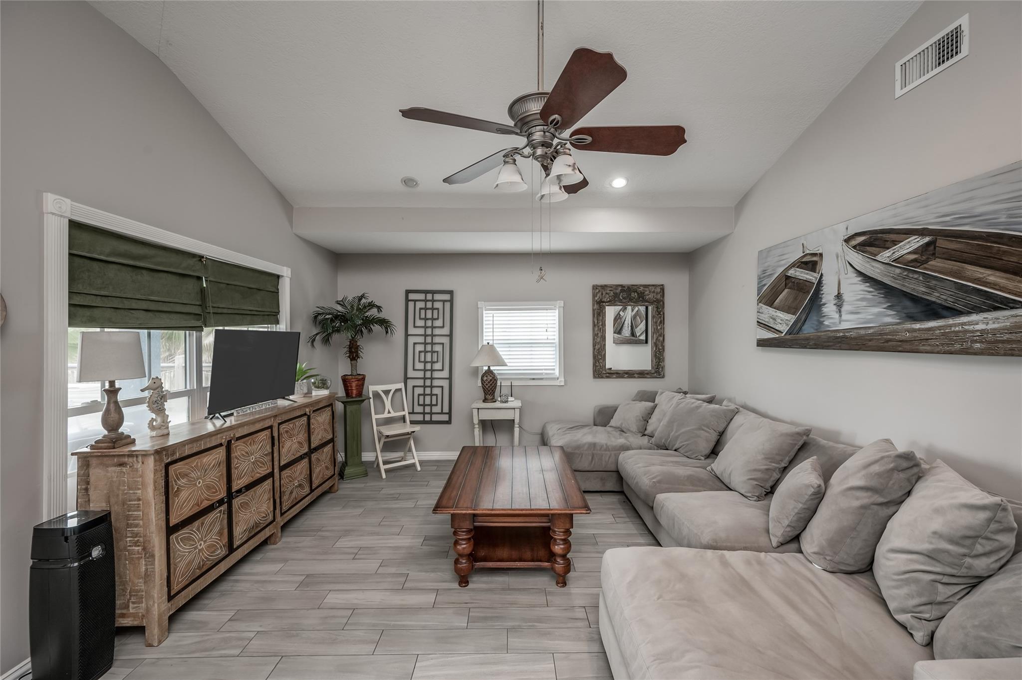 124 N Mae Cir