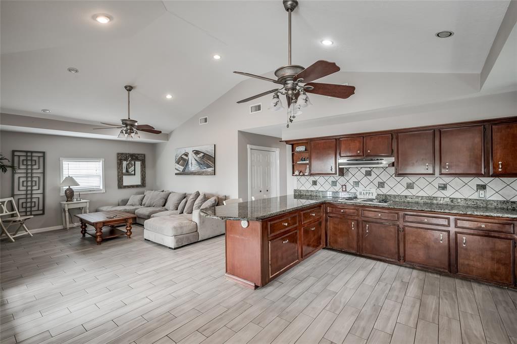 124 N Mae Cir