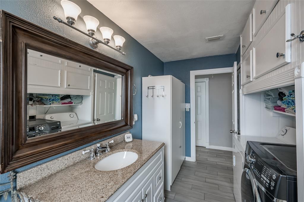 124 N Mae Cir