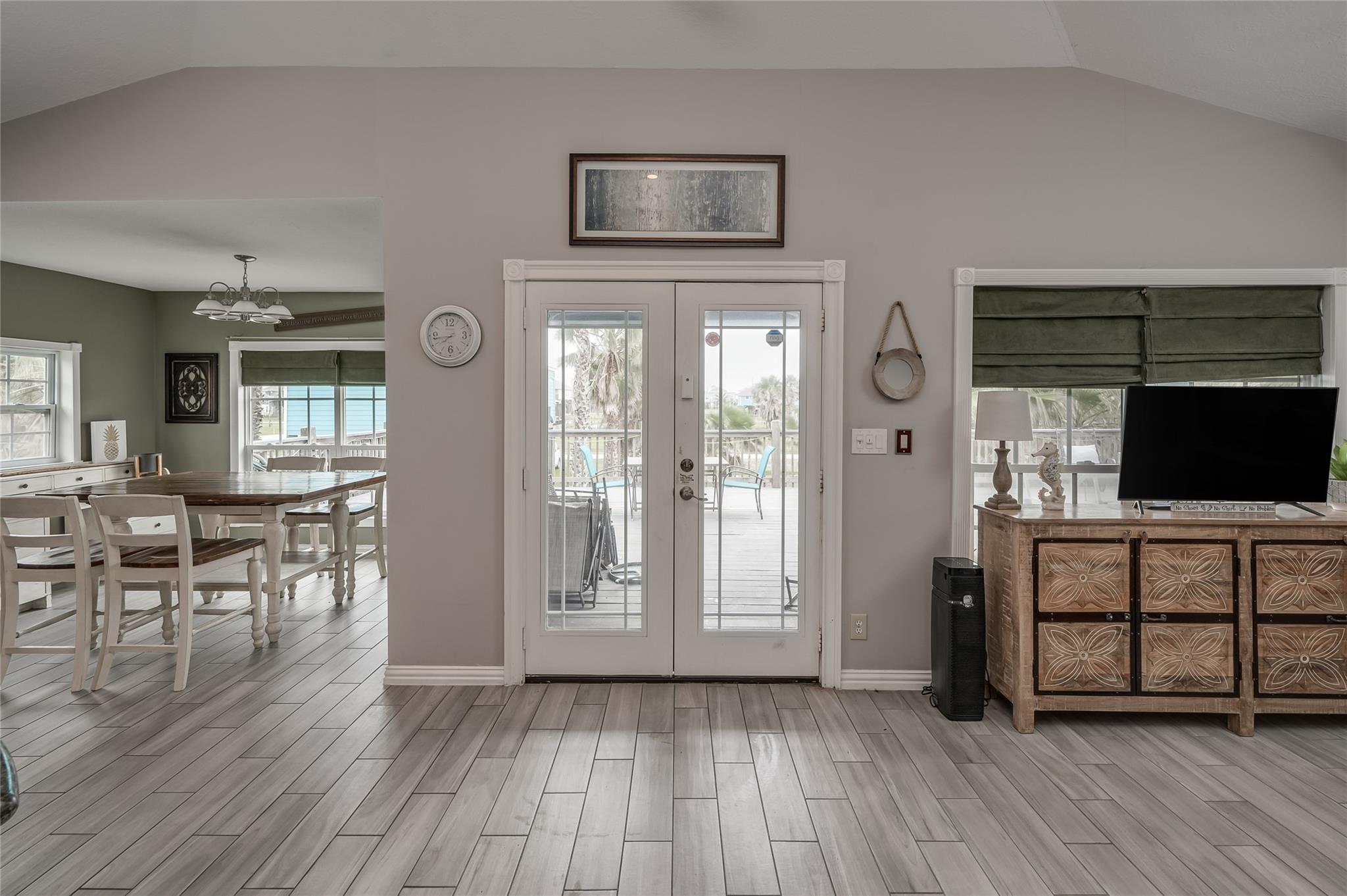 124 N Mae Cir