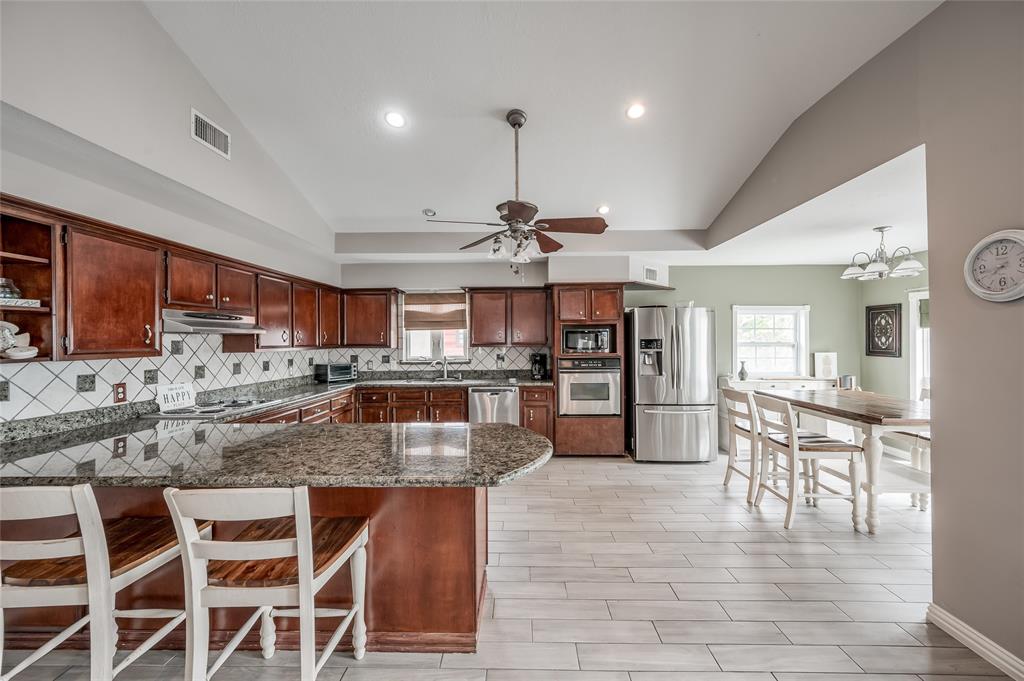 124 N Mae Cir