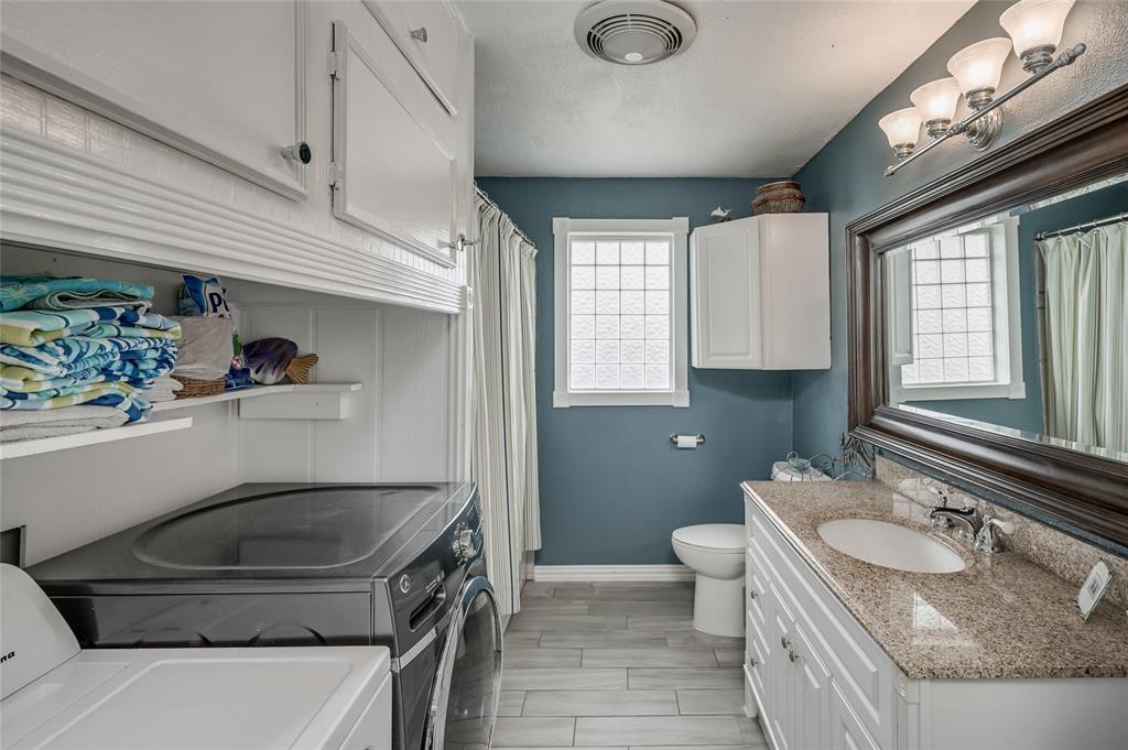 124 N Mae Cir