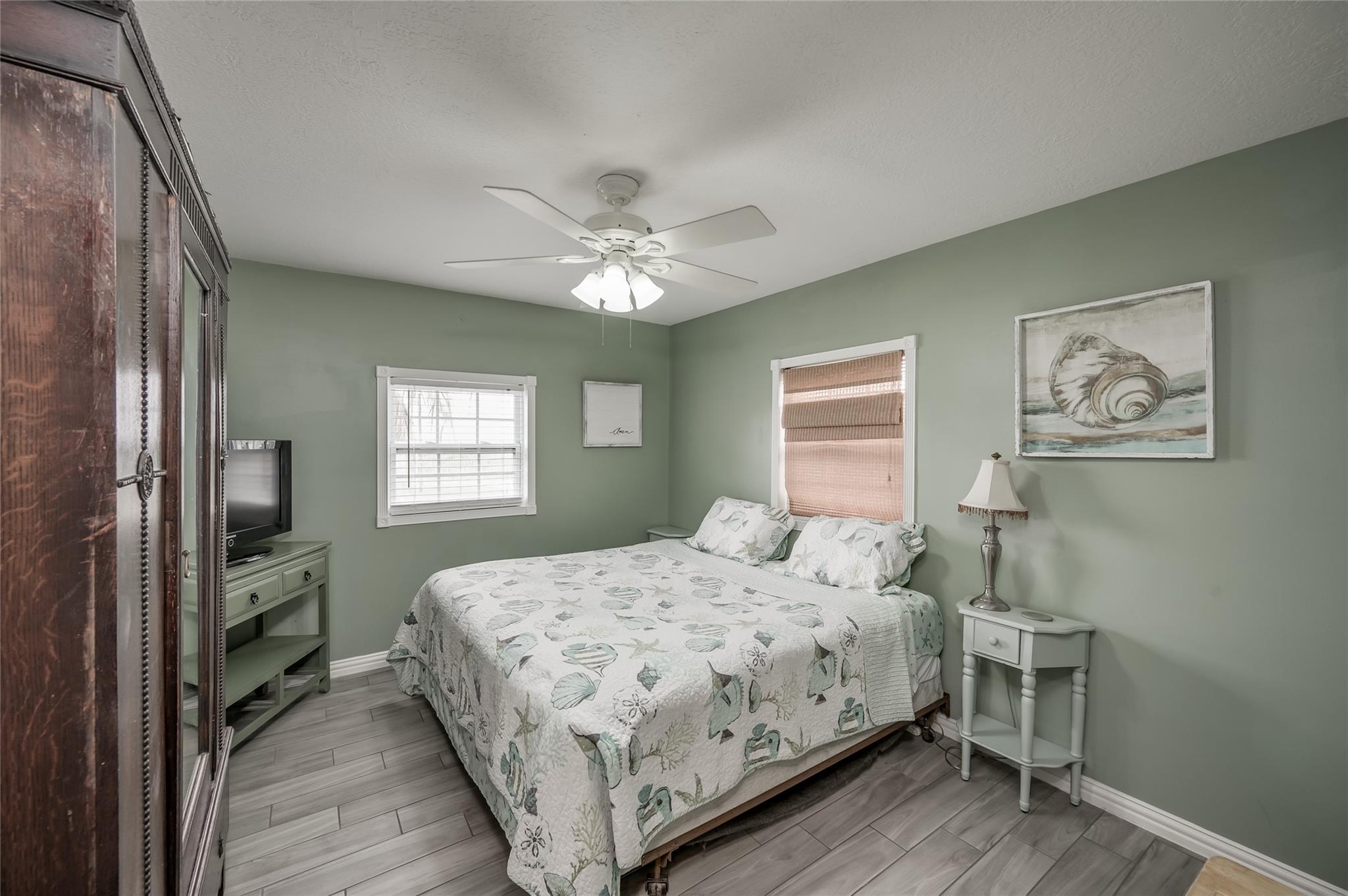 124 N Mae Cir