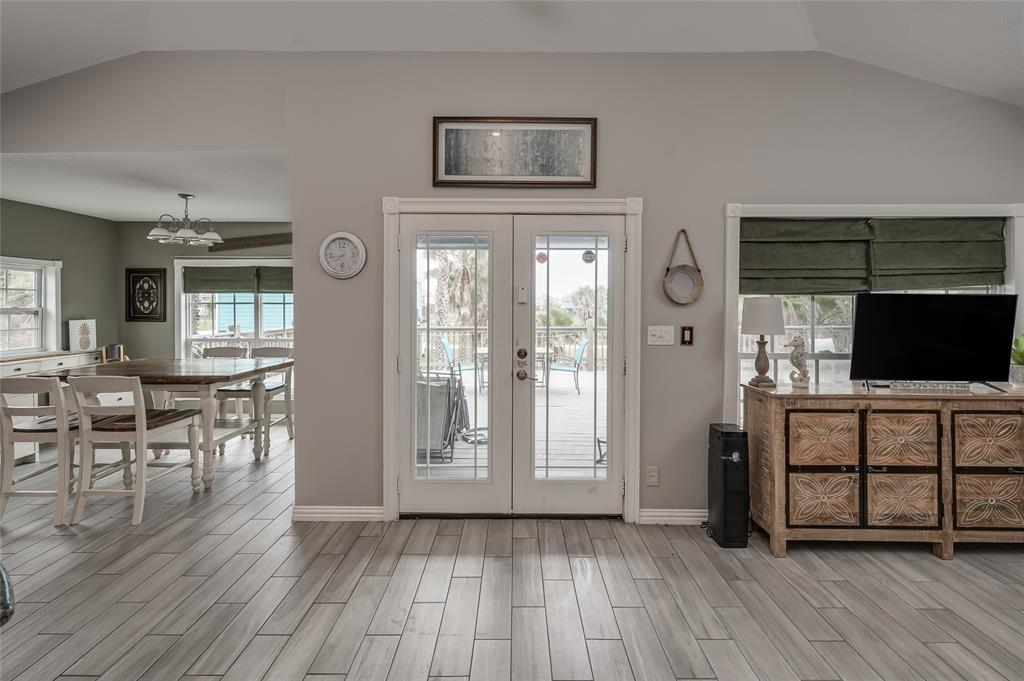 124 N Mae Cir