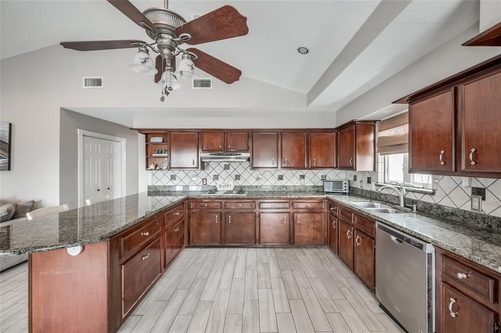 124 N Mae Cir