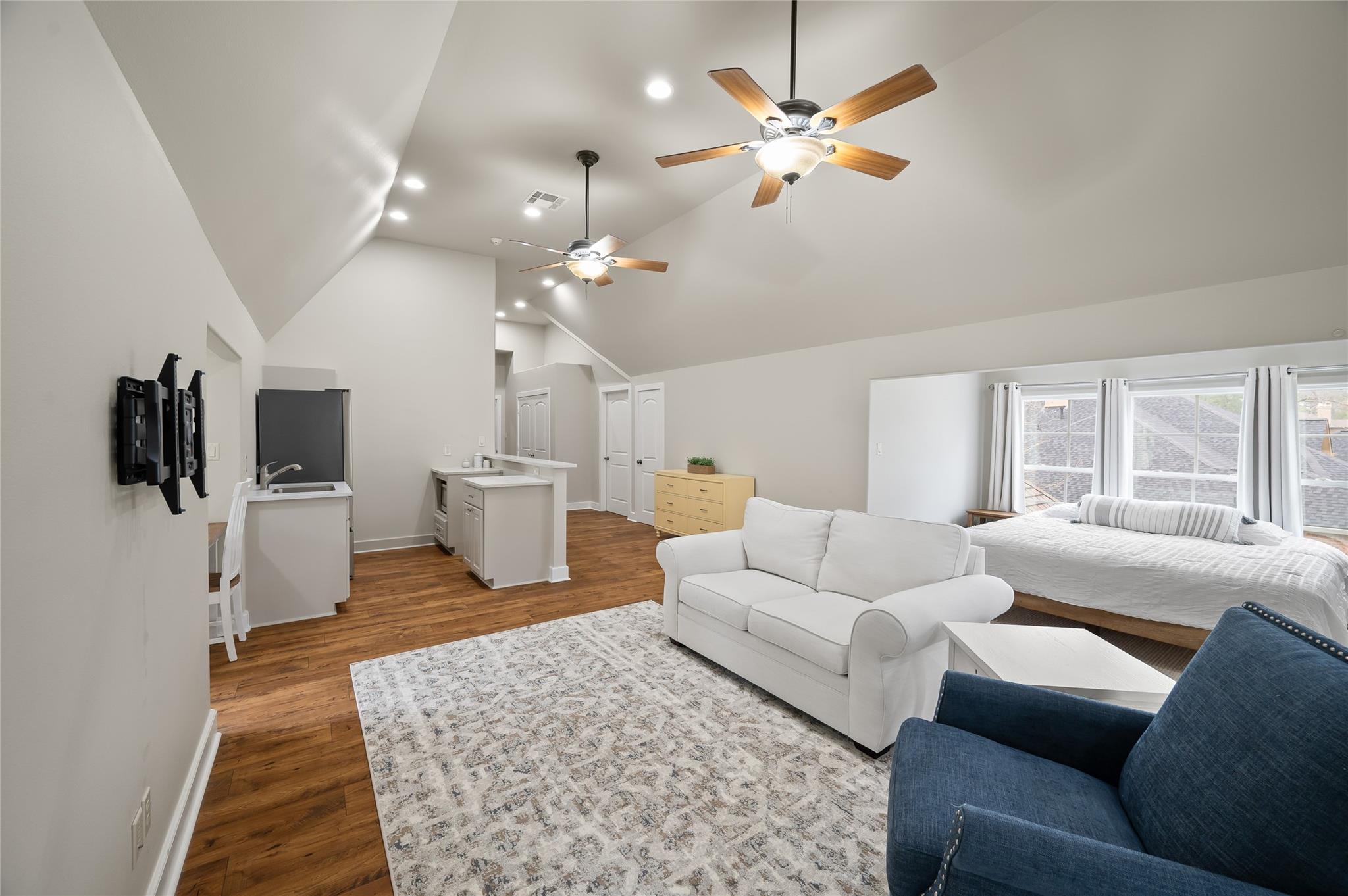 28207 E Benders Landing Boulevard