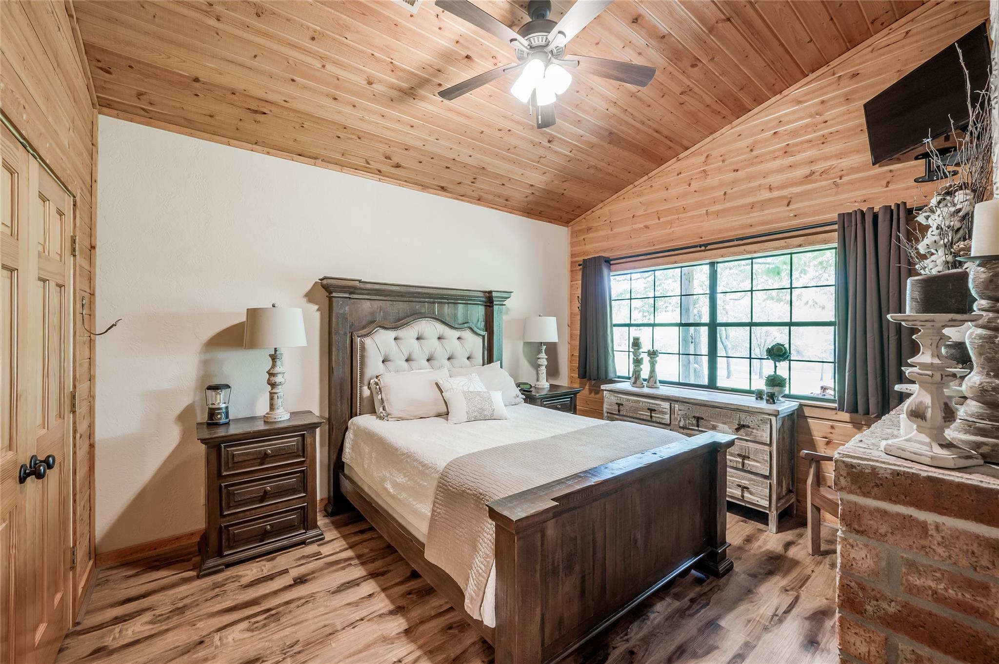15062 & 15068 Lake Paula Dr