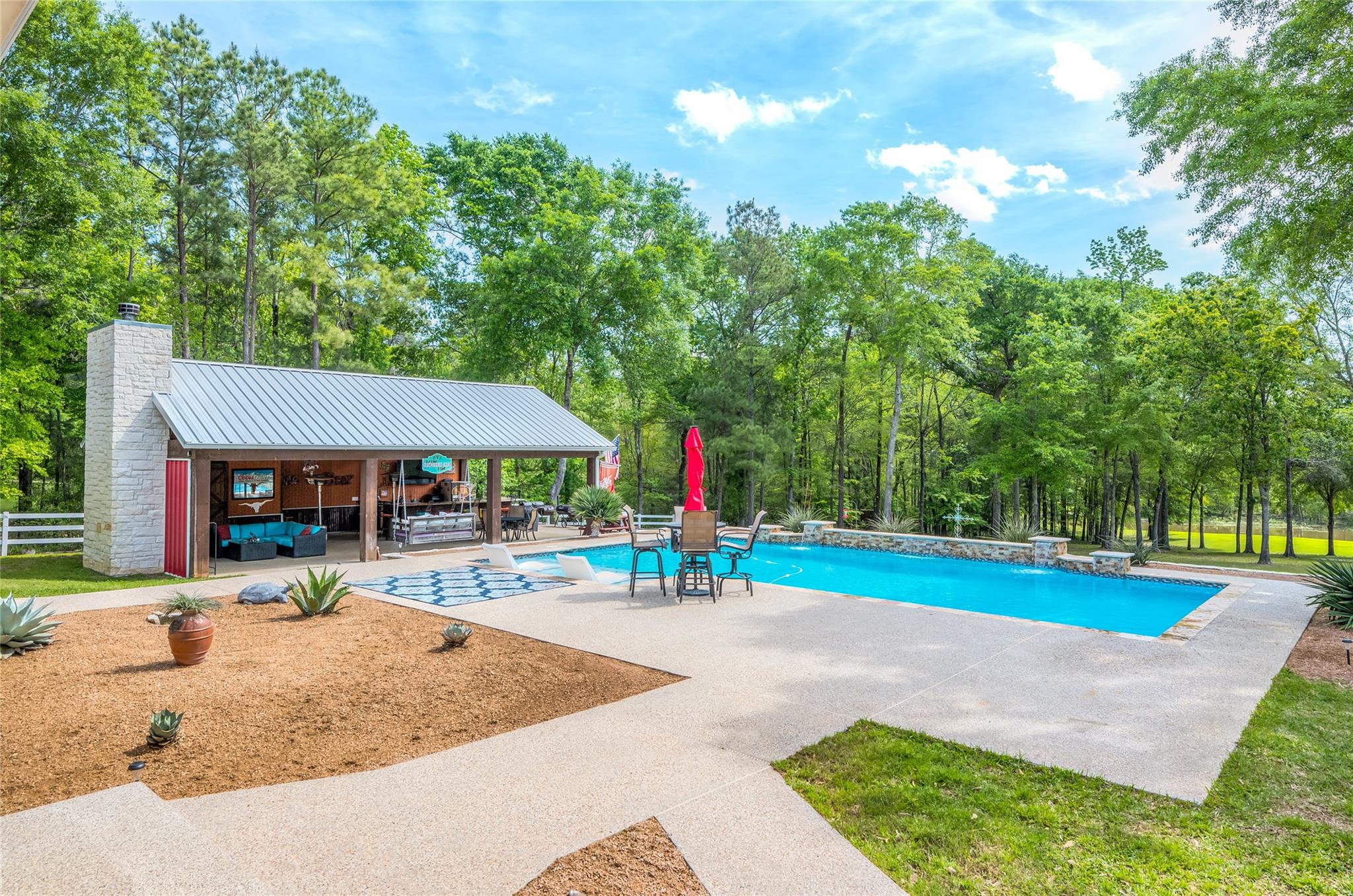 15062 & 15068 Lake Paula Dr